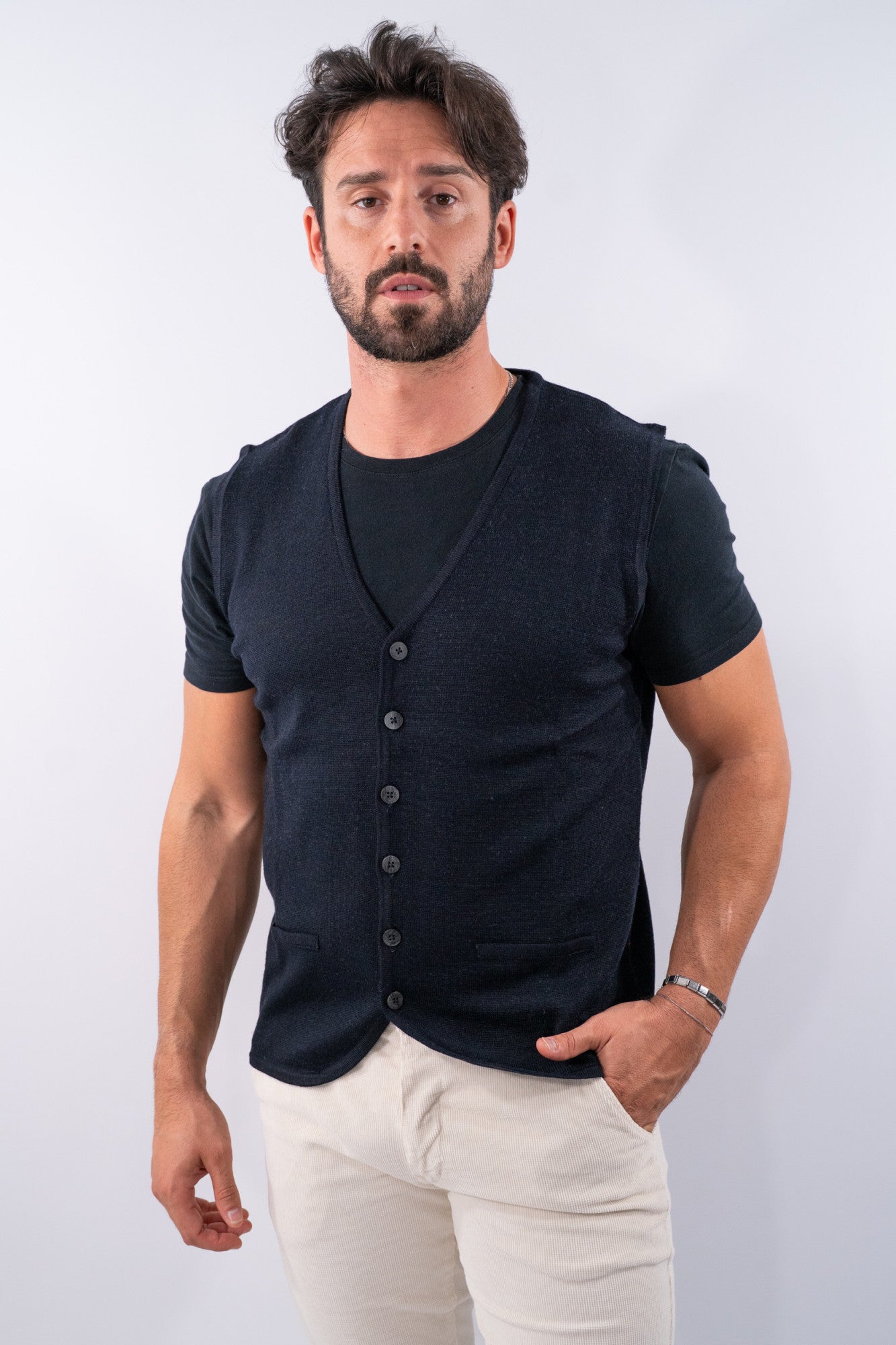 Gilet in maglia con scollo a V e  bottoni