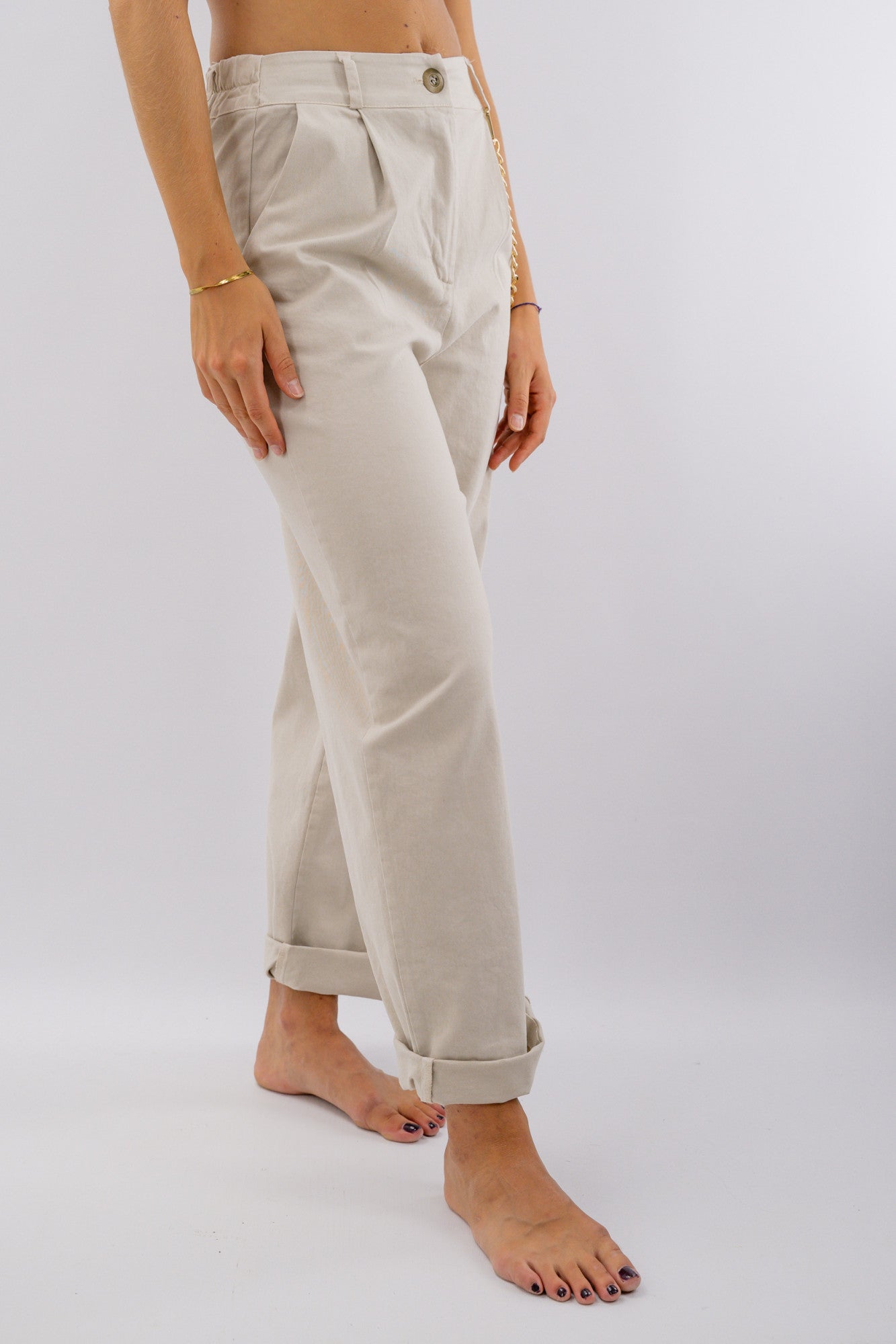 Pantalone a vita alta simil ovetto con pinces