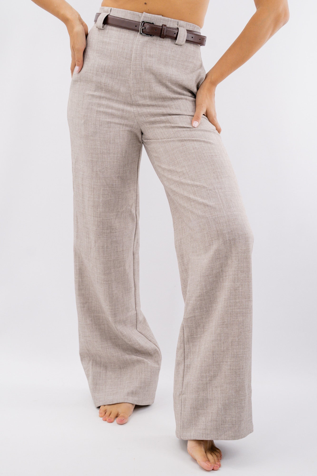 Pantaloni palazzo con cintura e vita alta