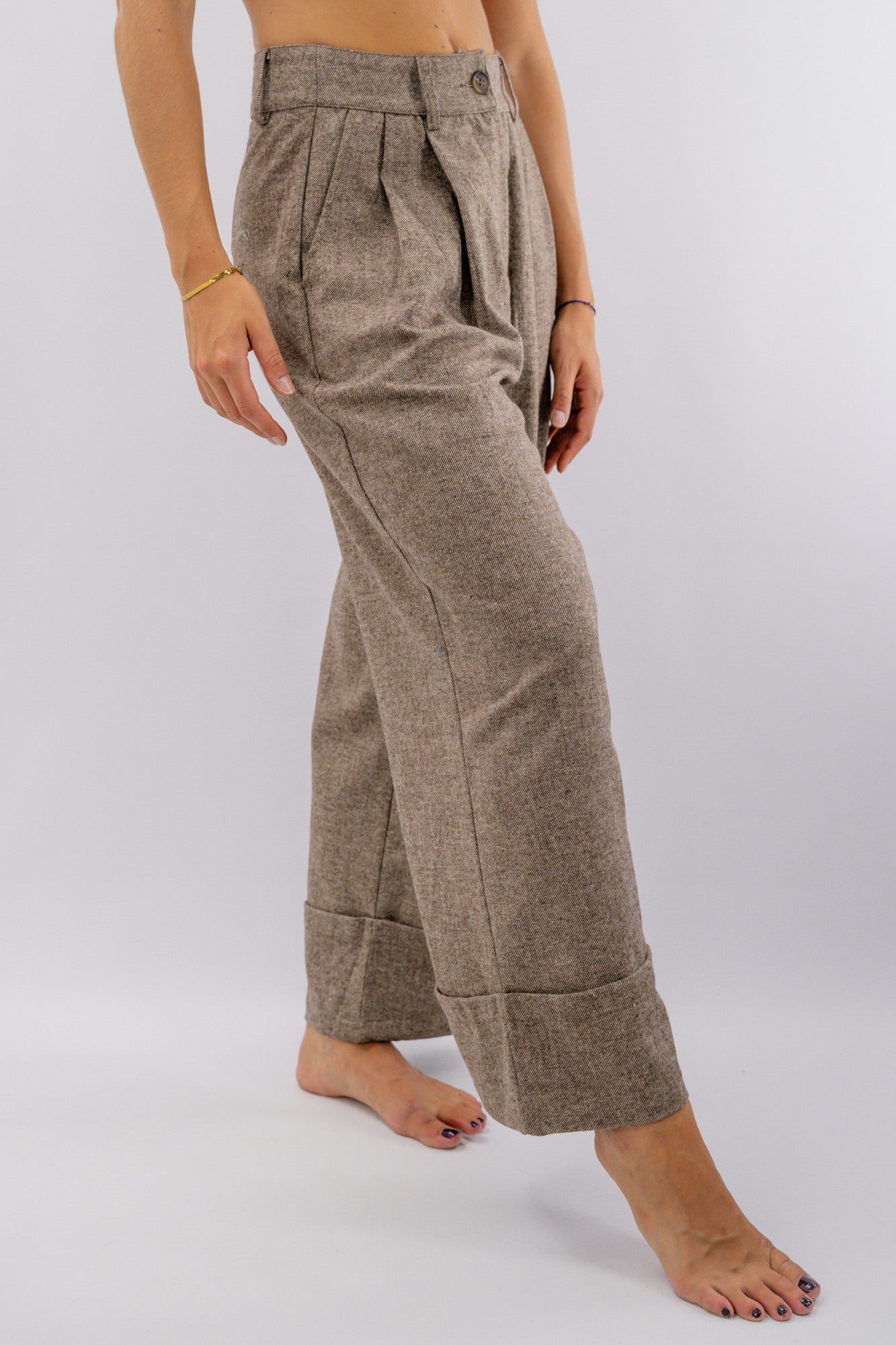 Pantalone tweed palazzo con maxi risvolto e pinces