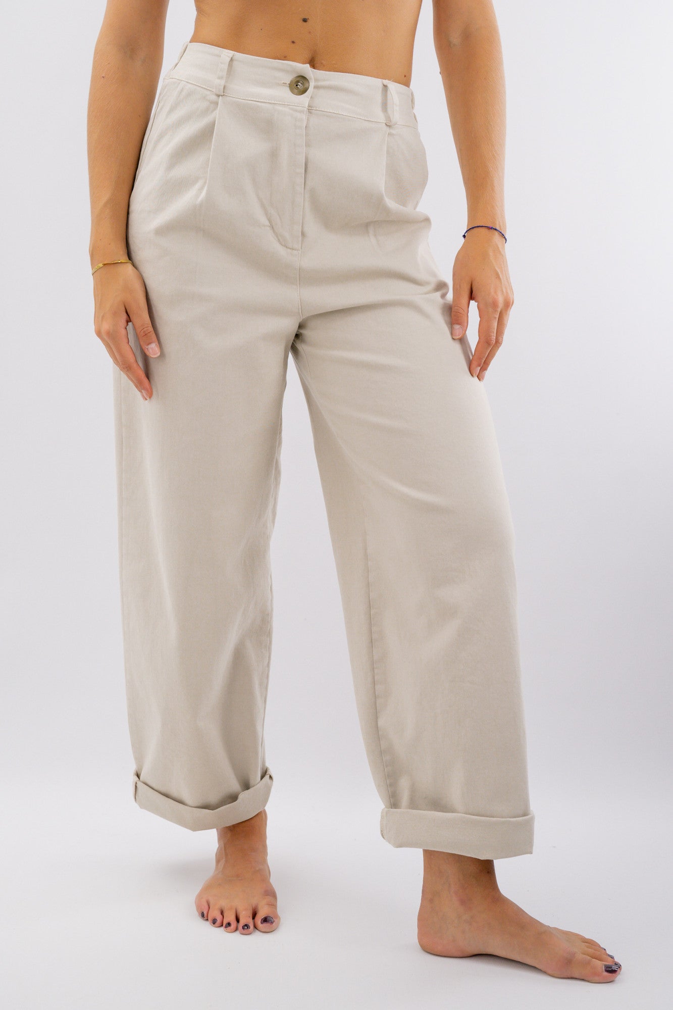 Pantalone a vita alta simil ovetto con pinces