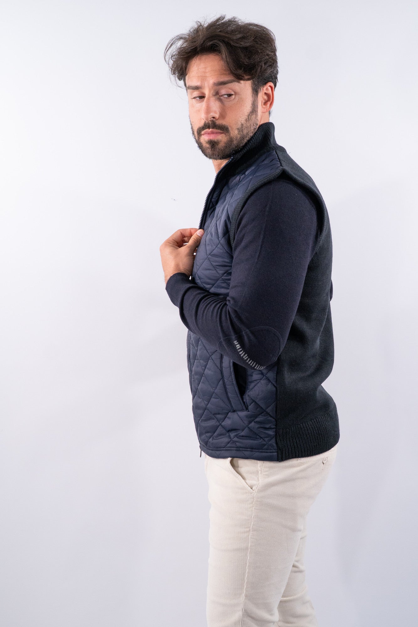 Gilet trapuntato con collo in maglia a coste