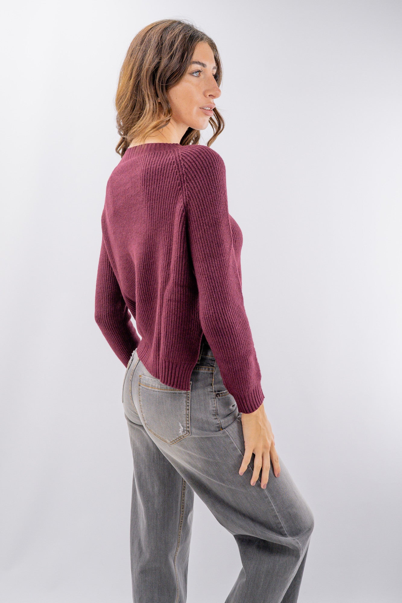 Maglia a coste con spacchi laterali