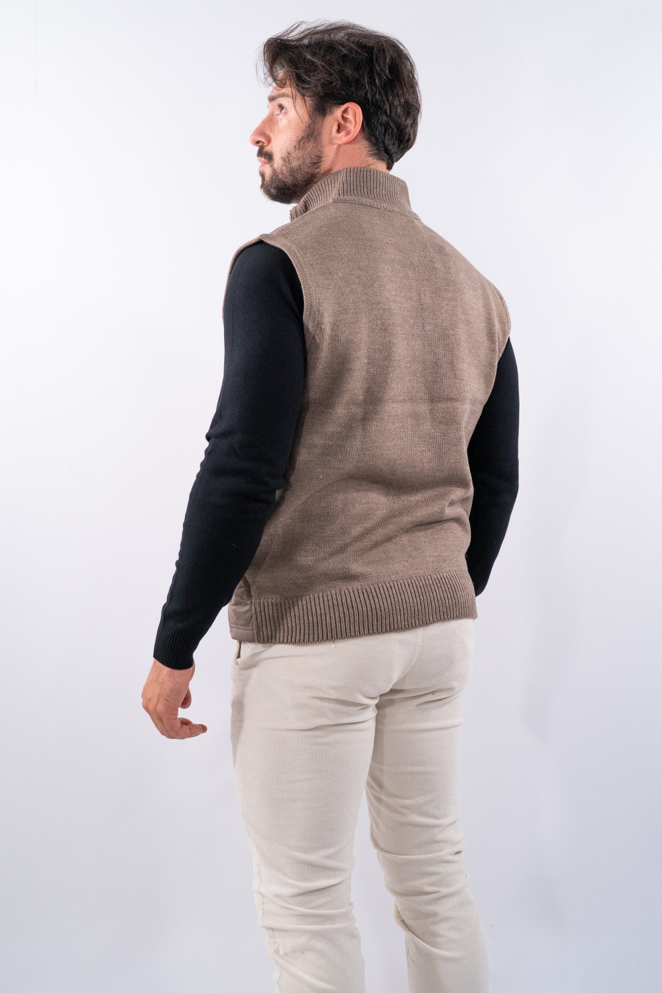 Gilet trapuntato con collo in maglia a coste