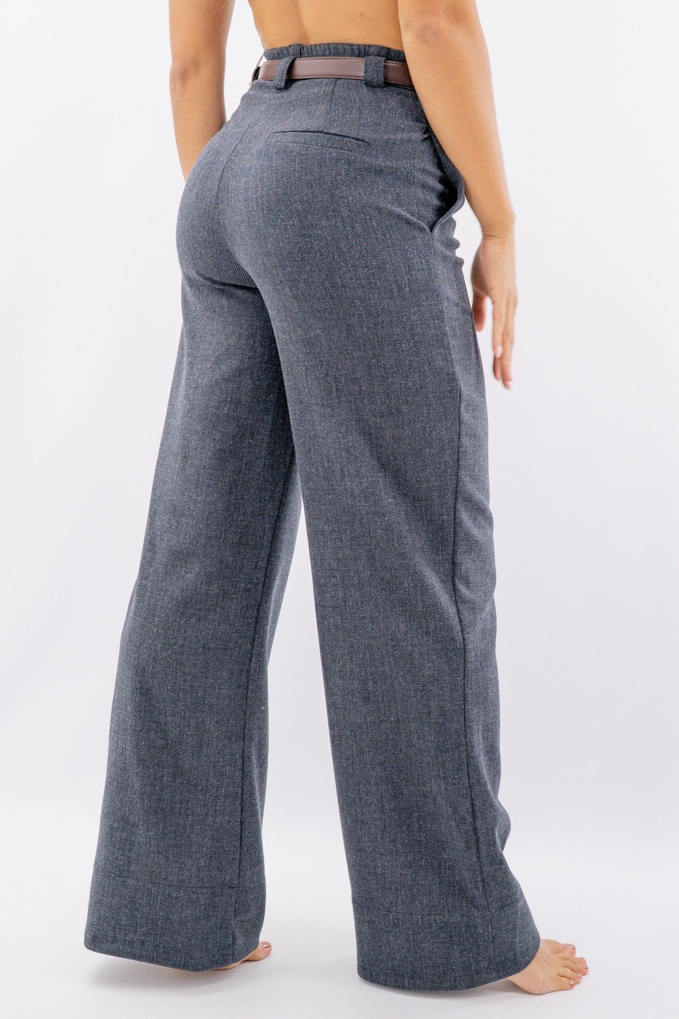 Pantaloni palazzo con cintura e vita alta