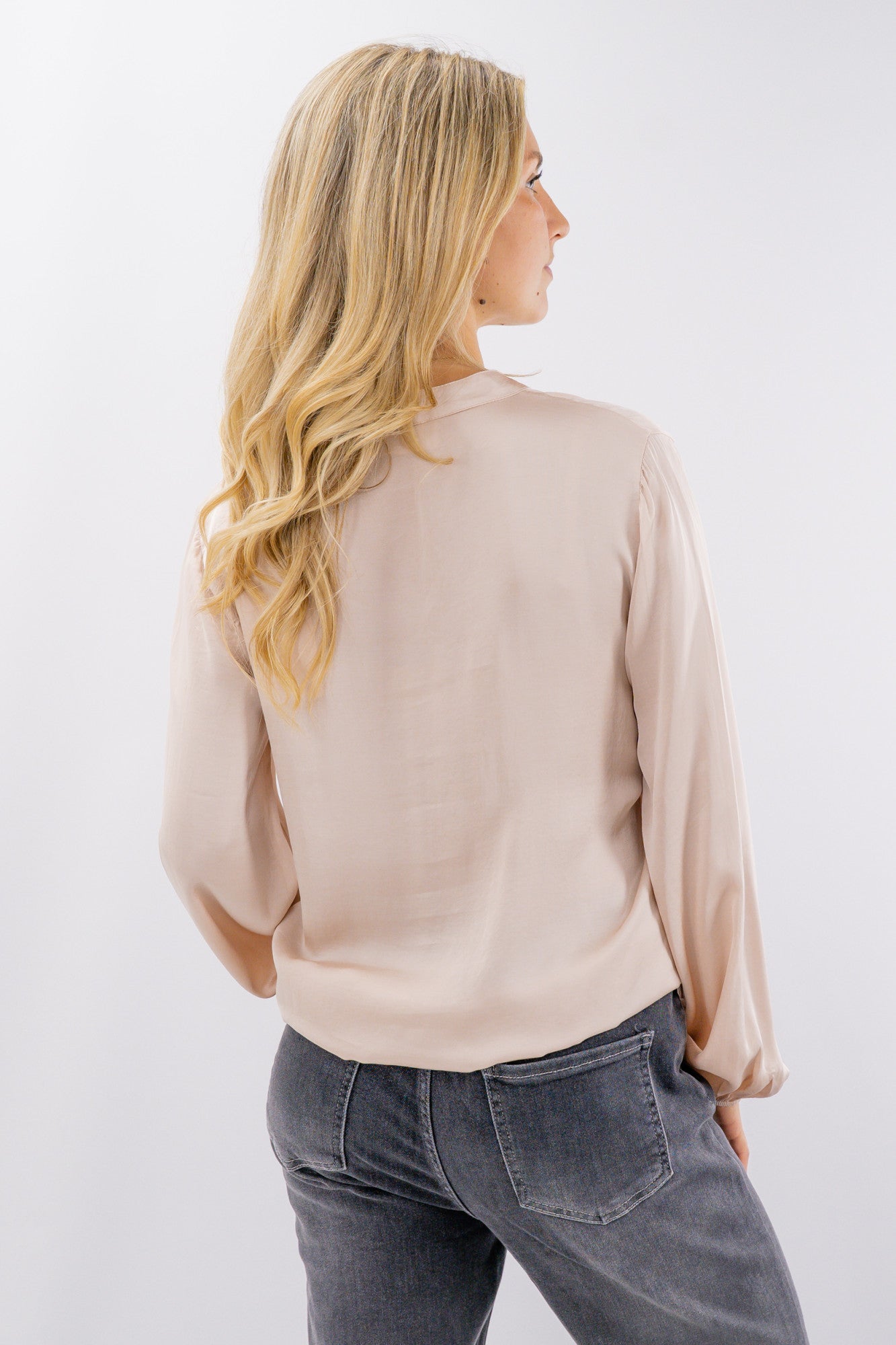 Camicia in viscosa satinata con rouches