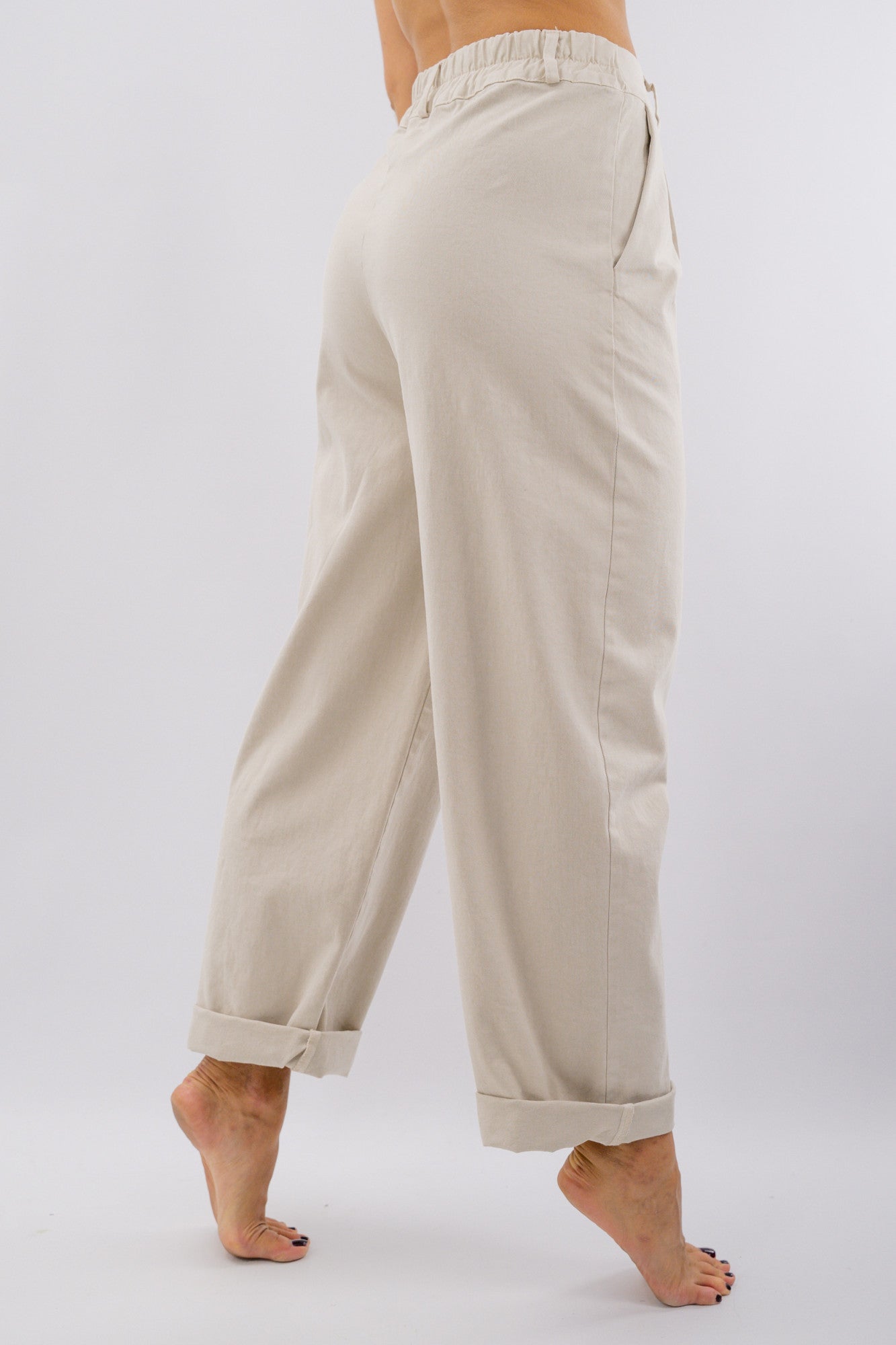 Pantalone a vita alta simil ovetto con pinces
