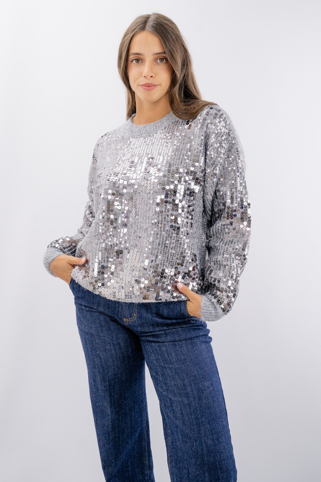 Maglioncino caldo con paillettes luminose e taglio scatoletta