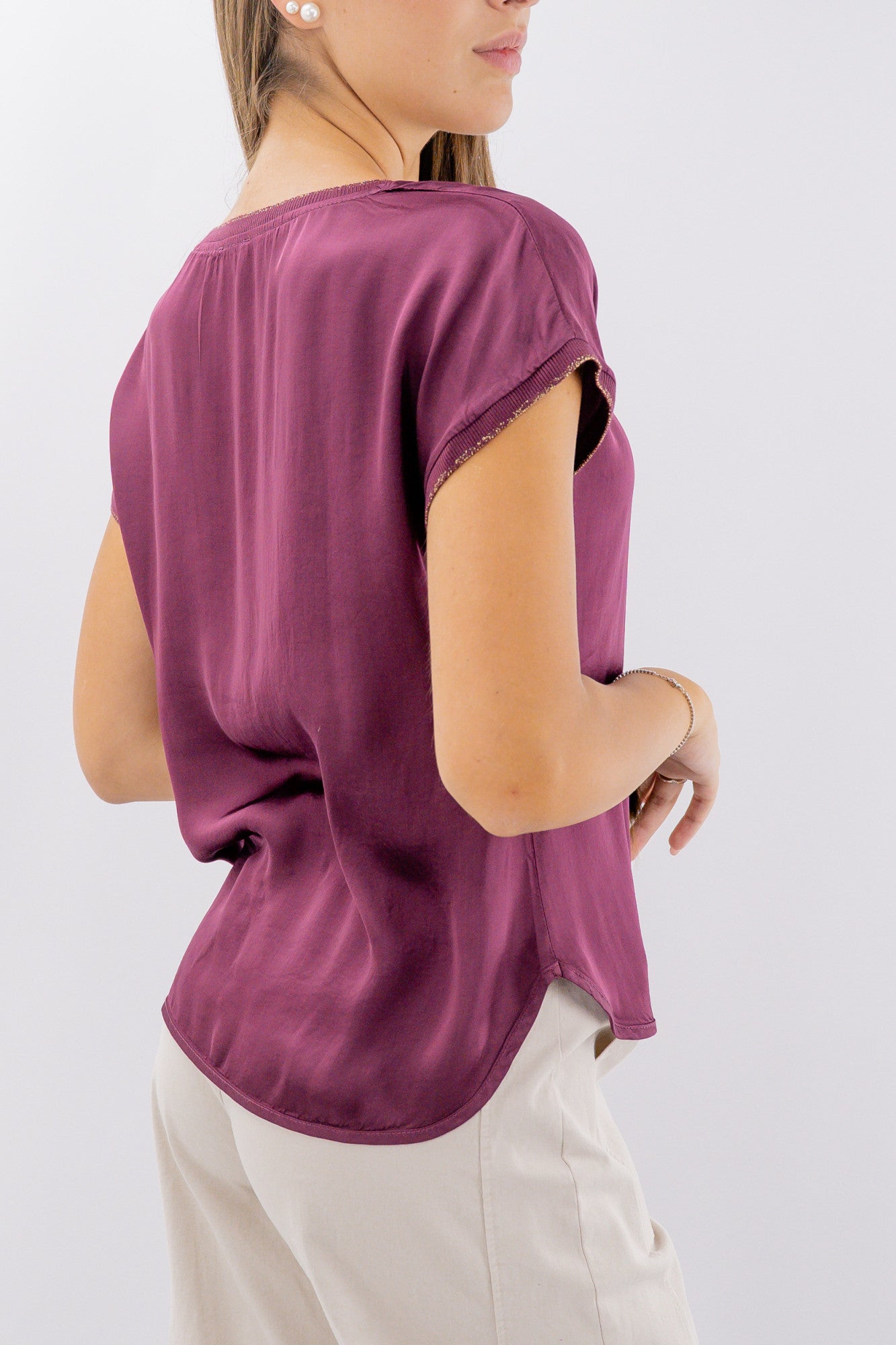 Blusa in viscosa ad effetto satinato con bordi lurex