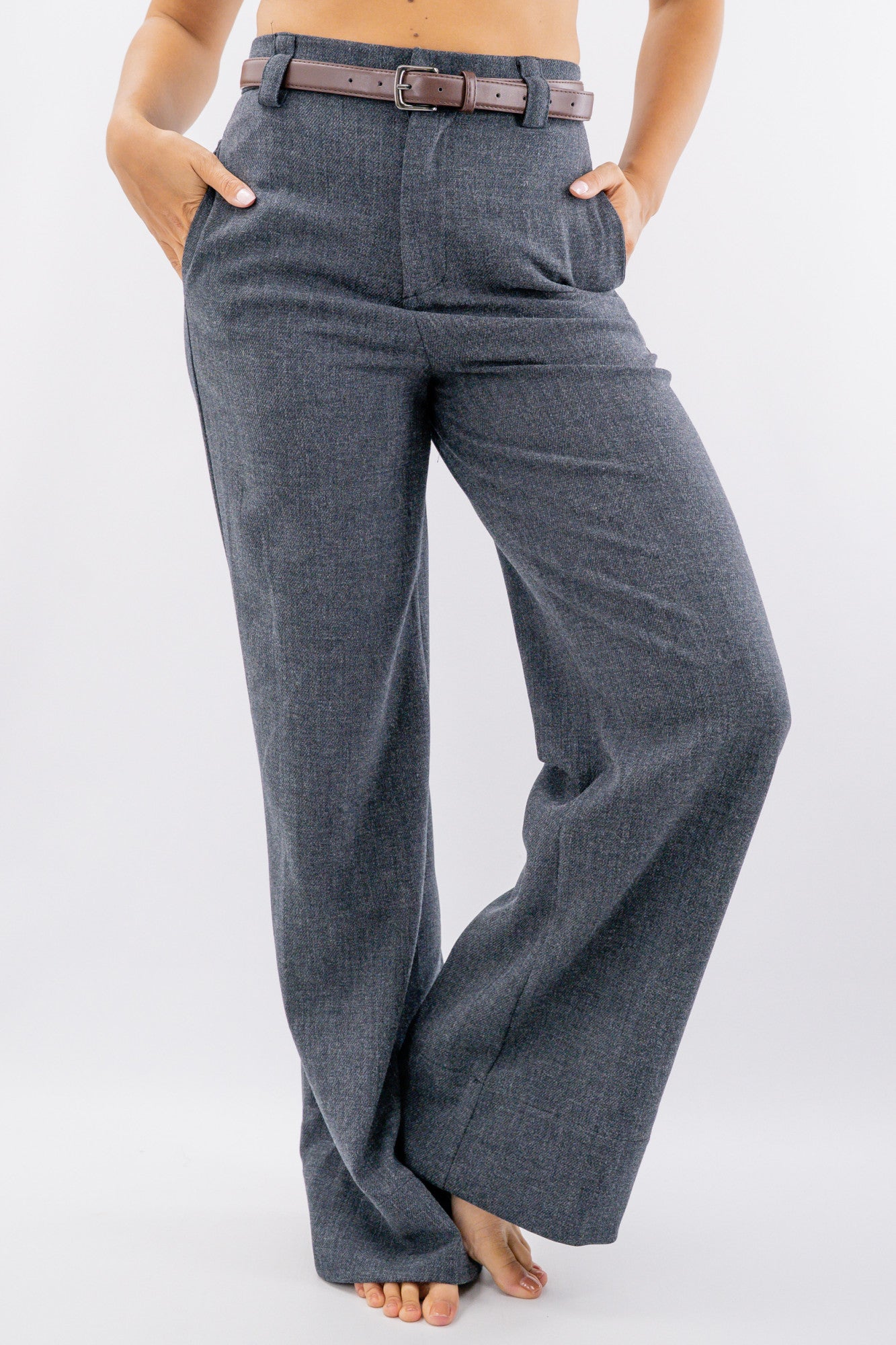 Pantaloni palazzo con cintura e vita alta