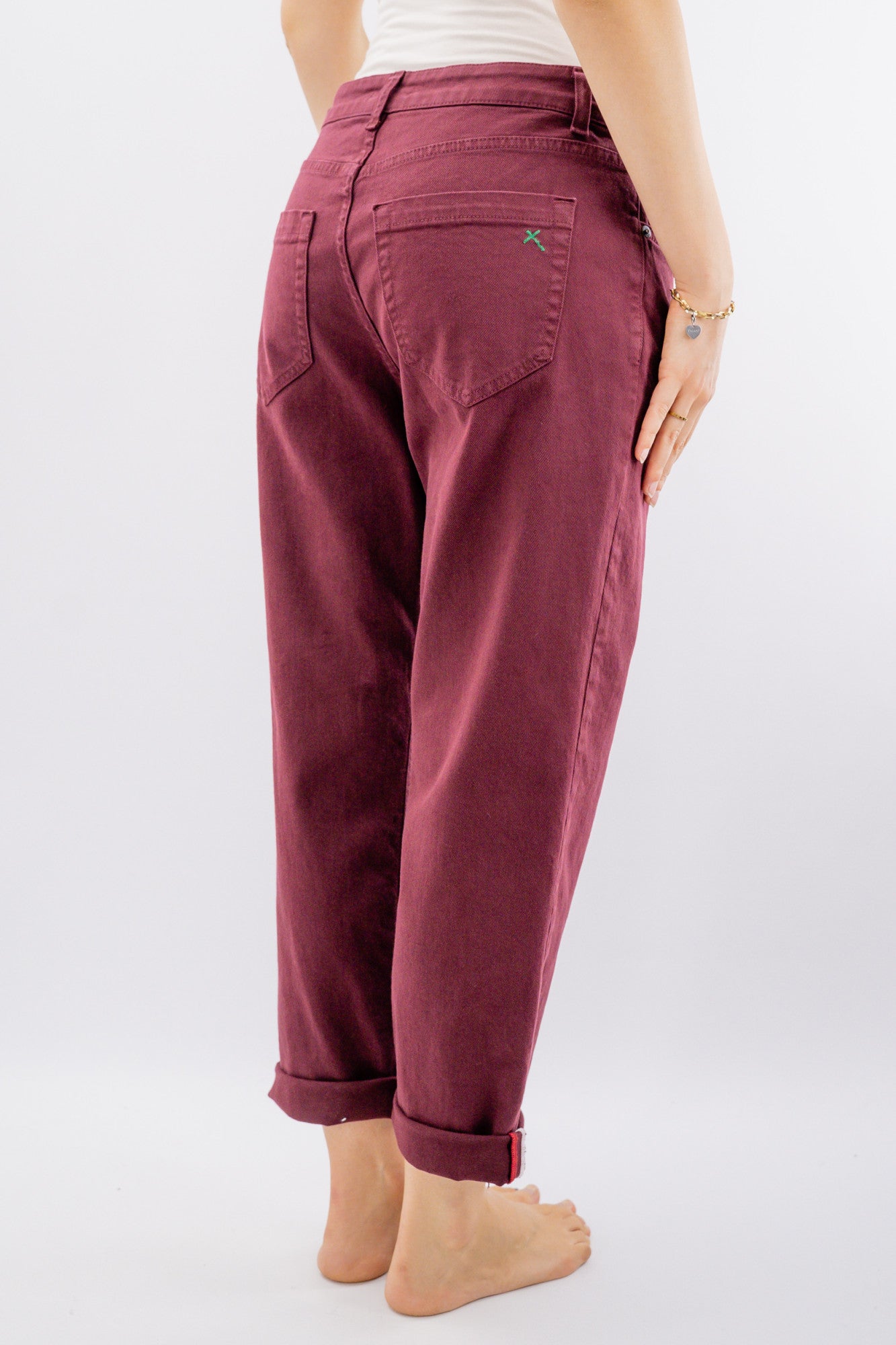 Pantaloni 5 tasche in twill stretch con fit dritto con x posteriore