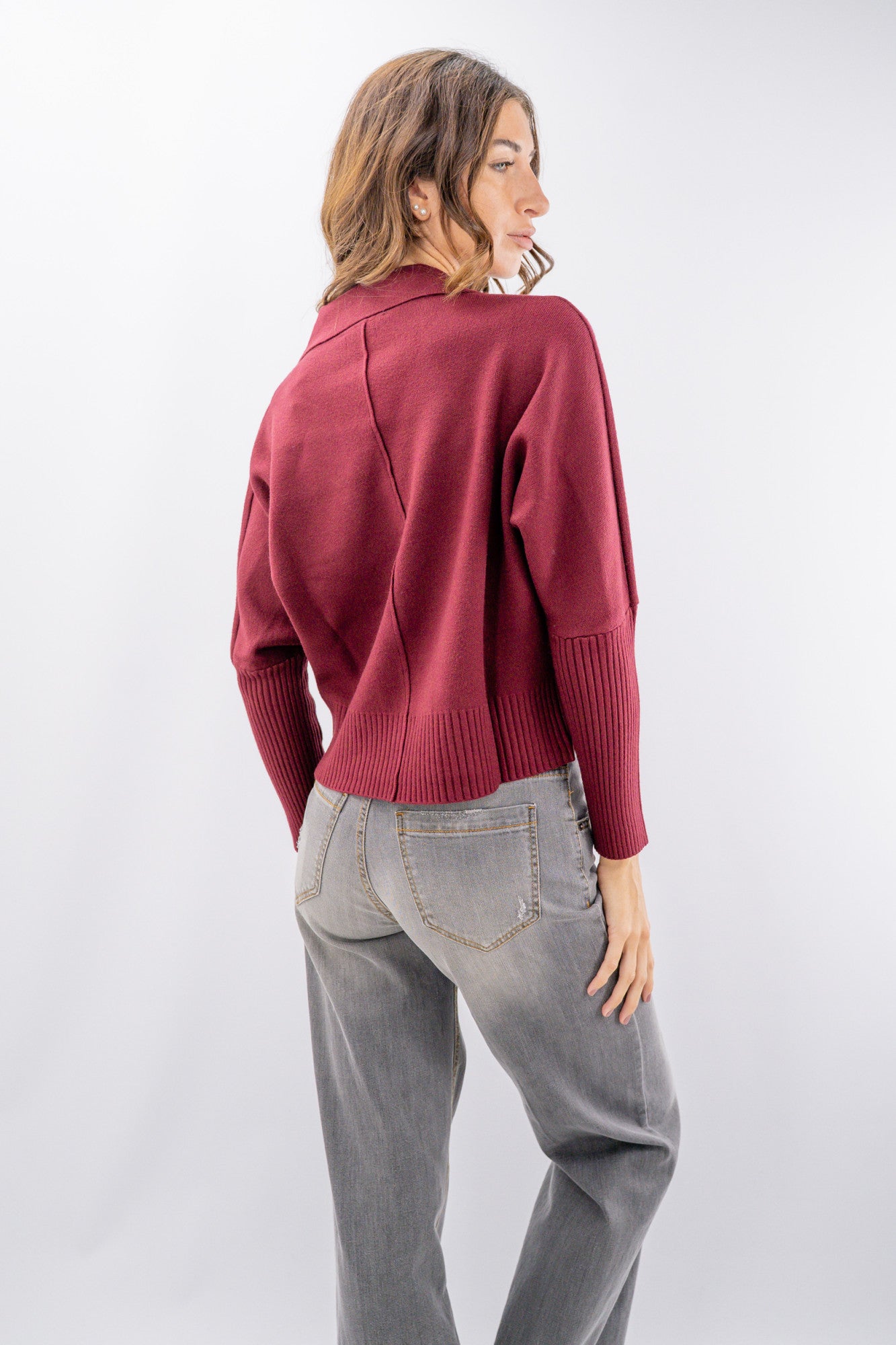 Cardigan corto con collo a revers e maxi bottoni
