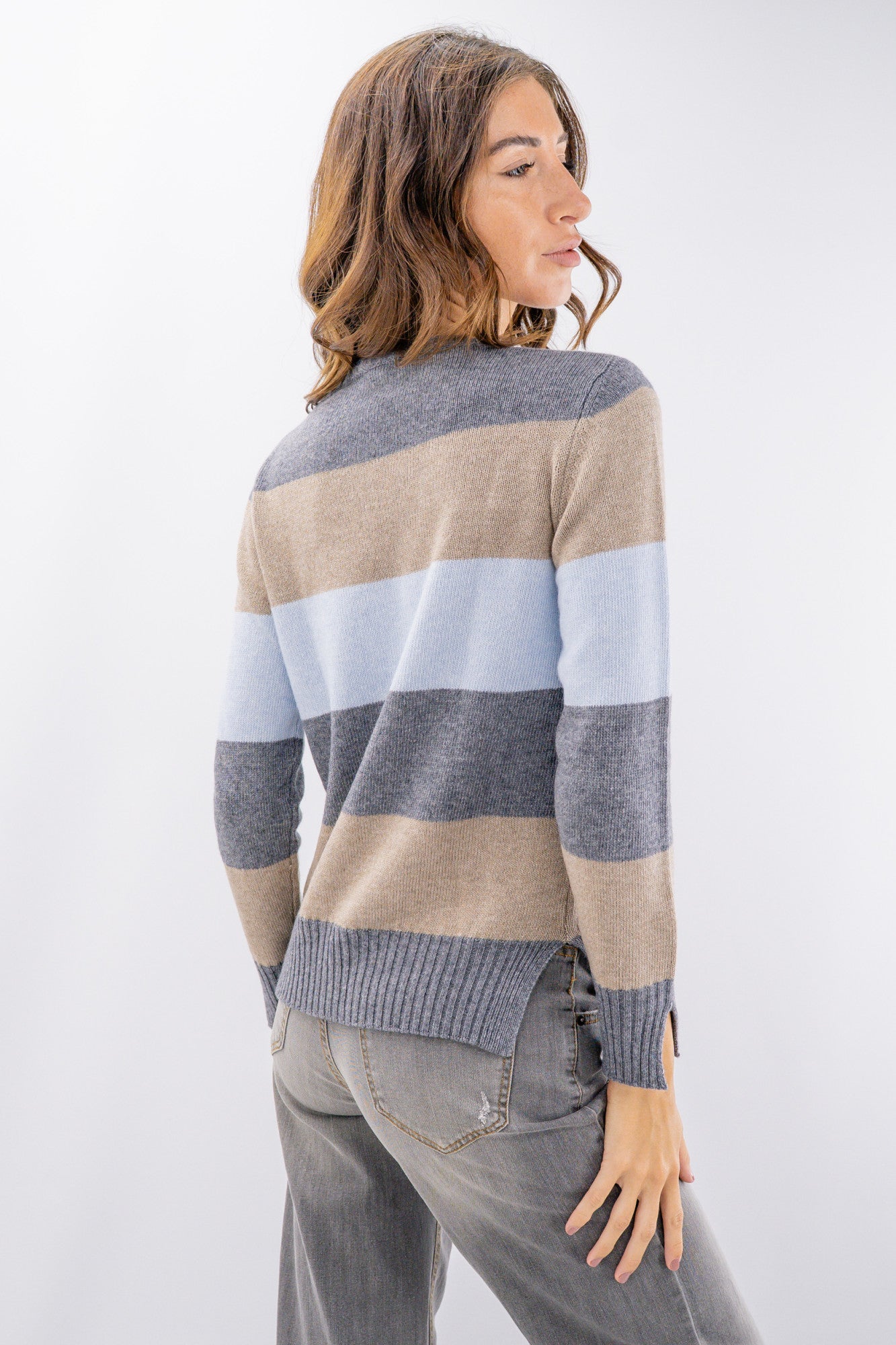 Maglioncino a righe dritto in calda lana e cashmere con spacchi