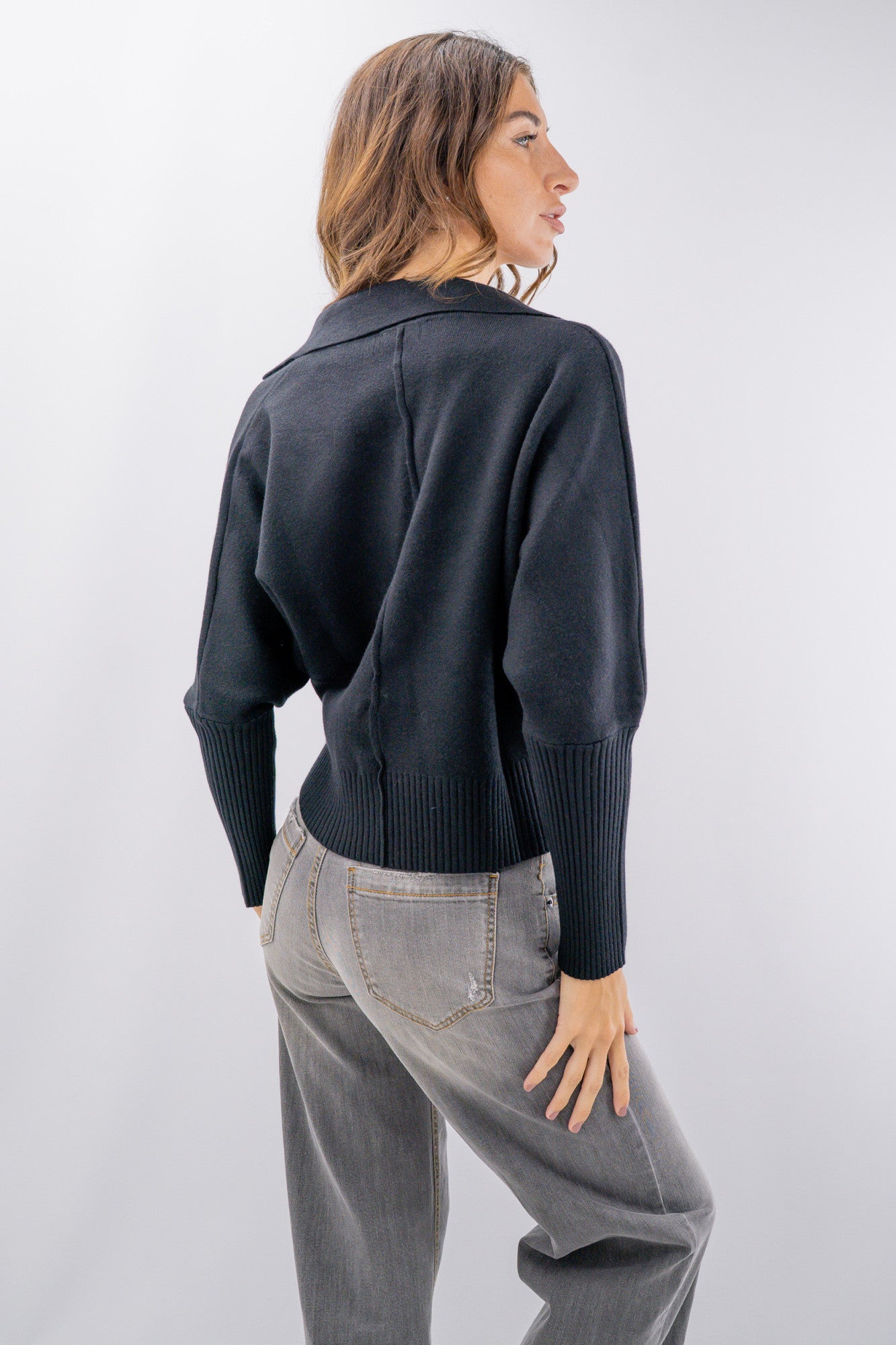 Cardigan corto con collo a revers e maxi bottoni