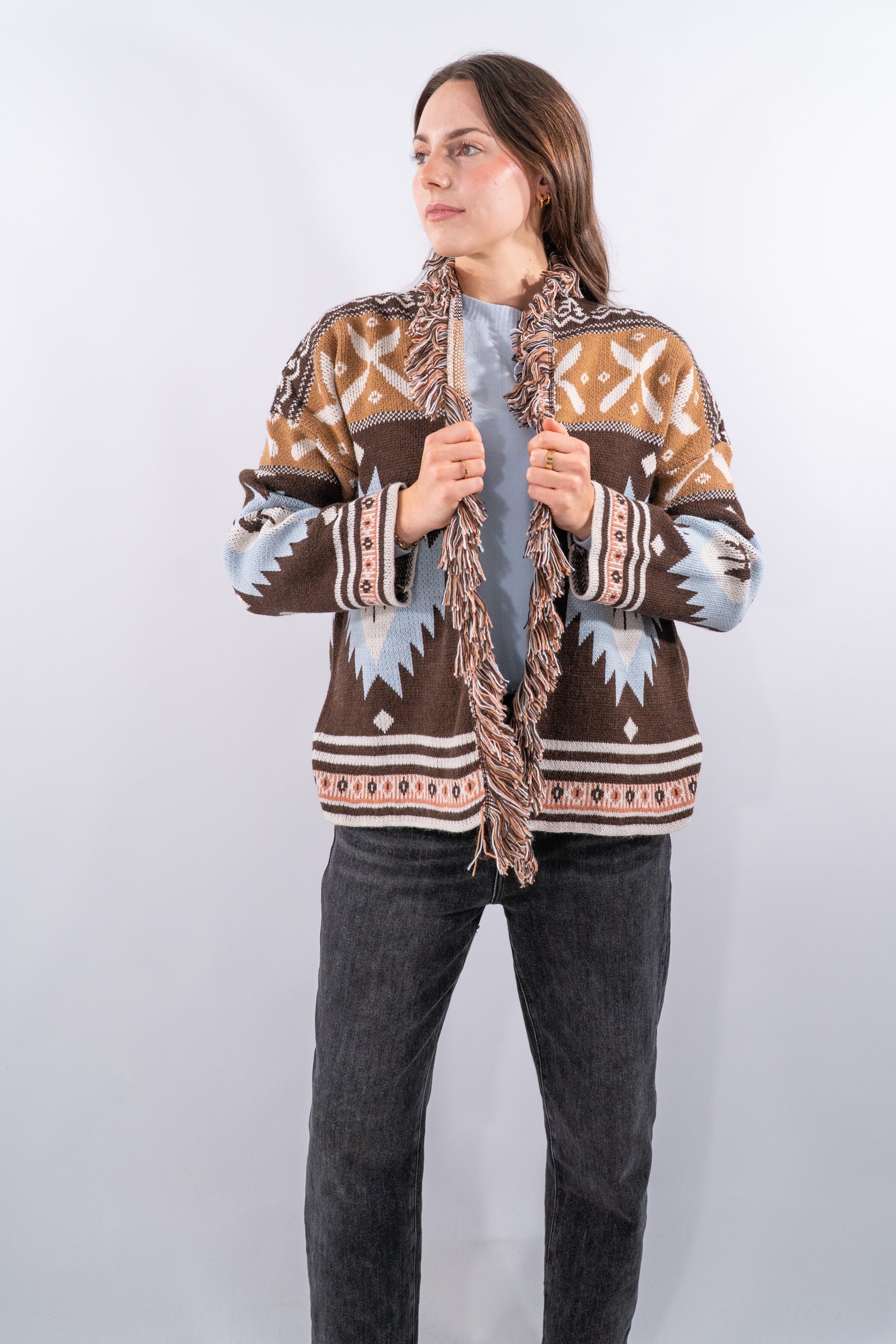 Cardigan aperto sciallato con frange