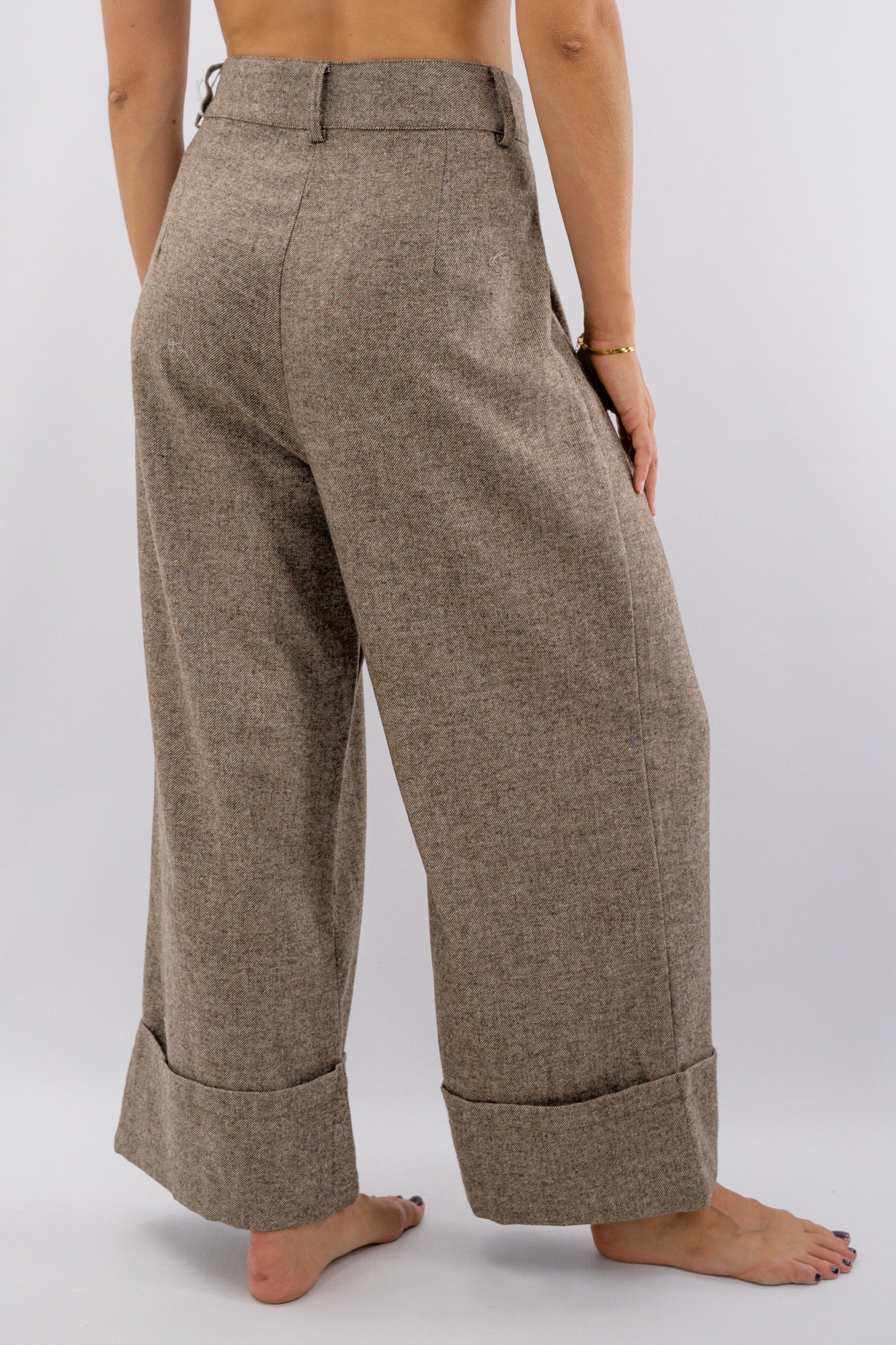 Pantalone tweed palazzo con maxi risvolto e pinces