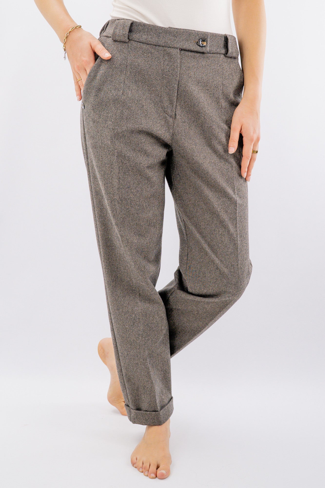 Pantalone vita alta in tessuto sale e pepe con risvolti