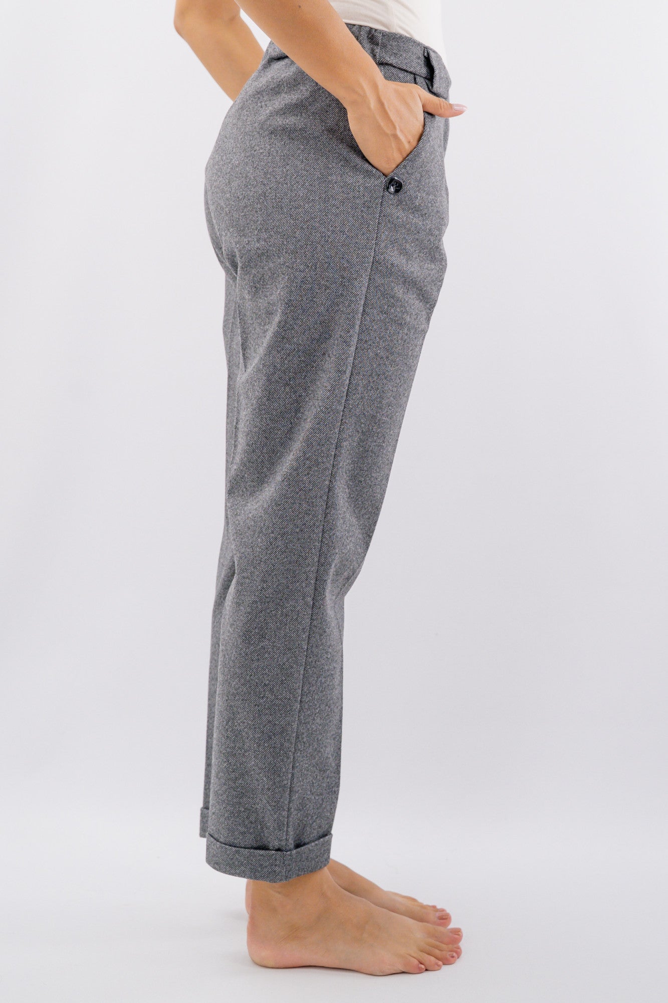 Pantalone vita alta in tessuto sale e pepe con risvolti