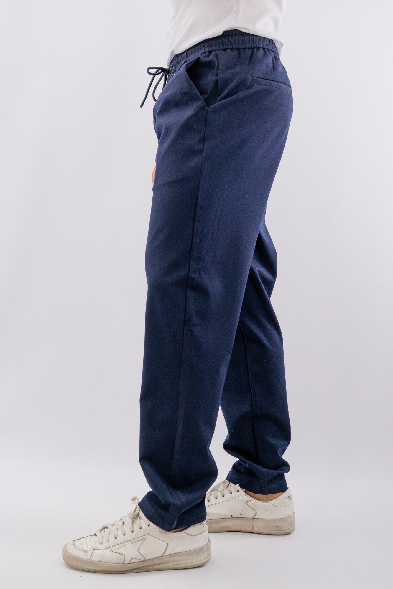 Pantalone relaxed consistente con vita elasticata e coulisse