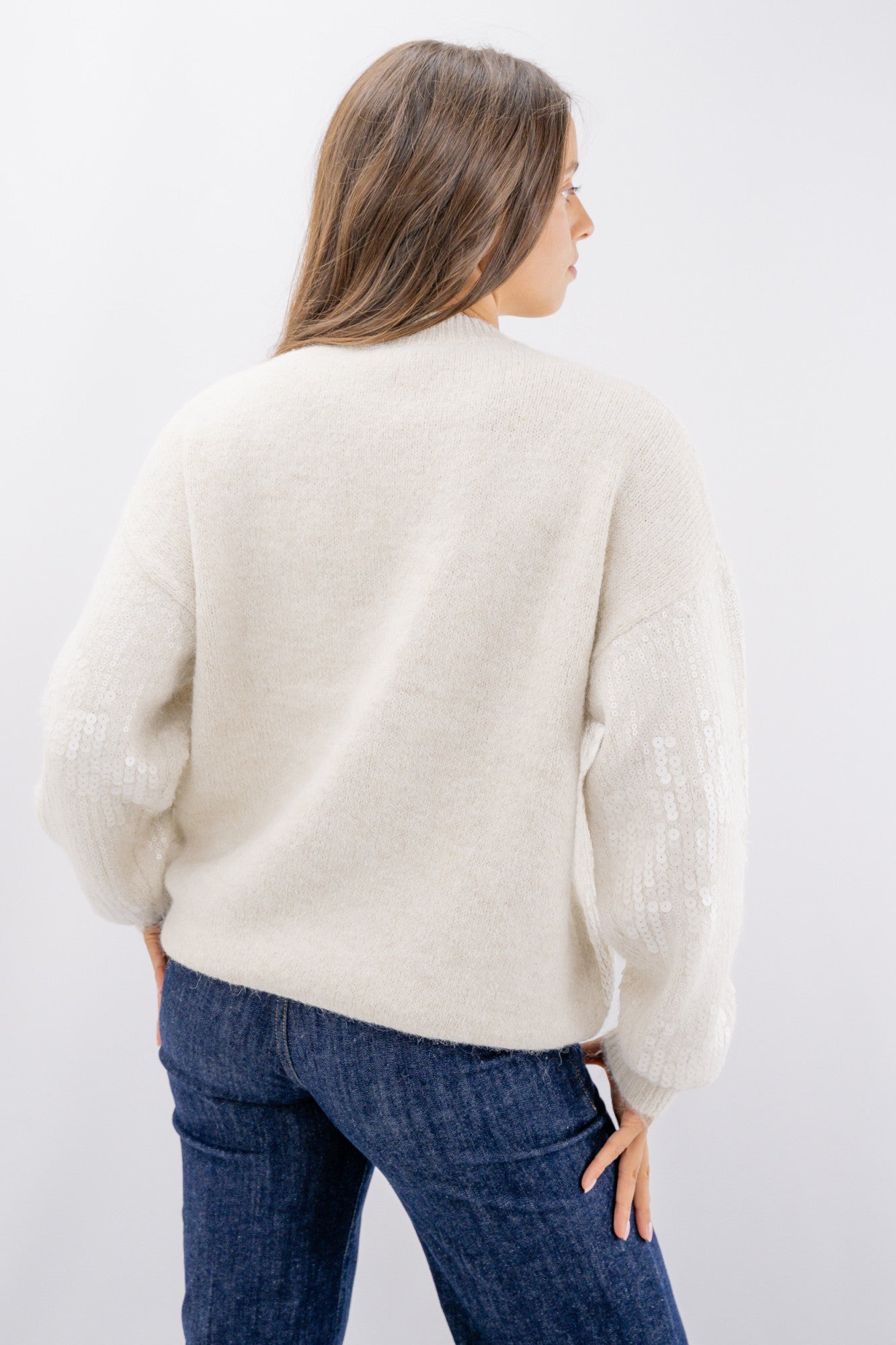 Maglioncino caldo con paillettes luminose e taglio scatoletta