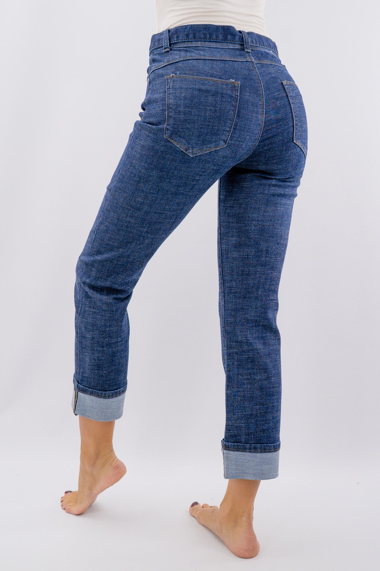 Jeans capri cropped con cintura ad anello e orlo risvoltato