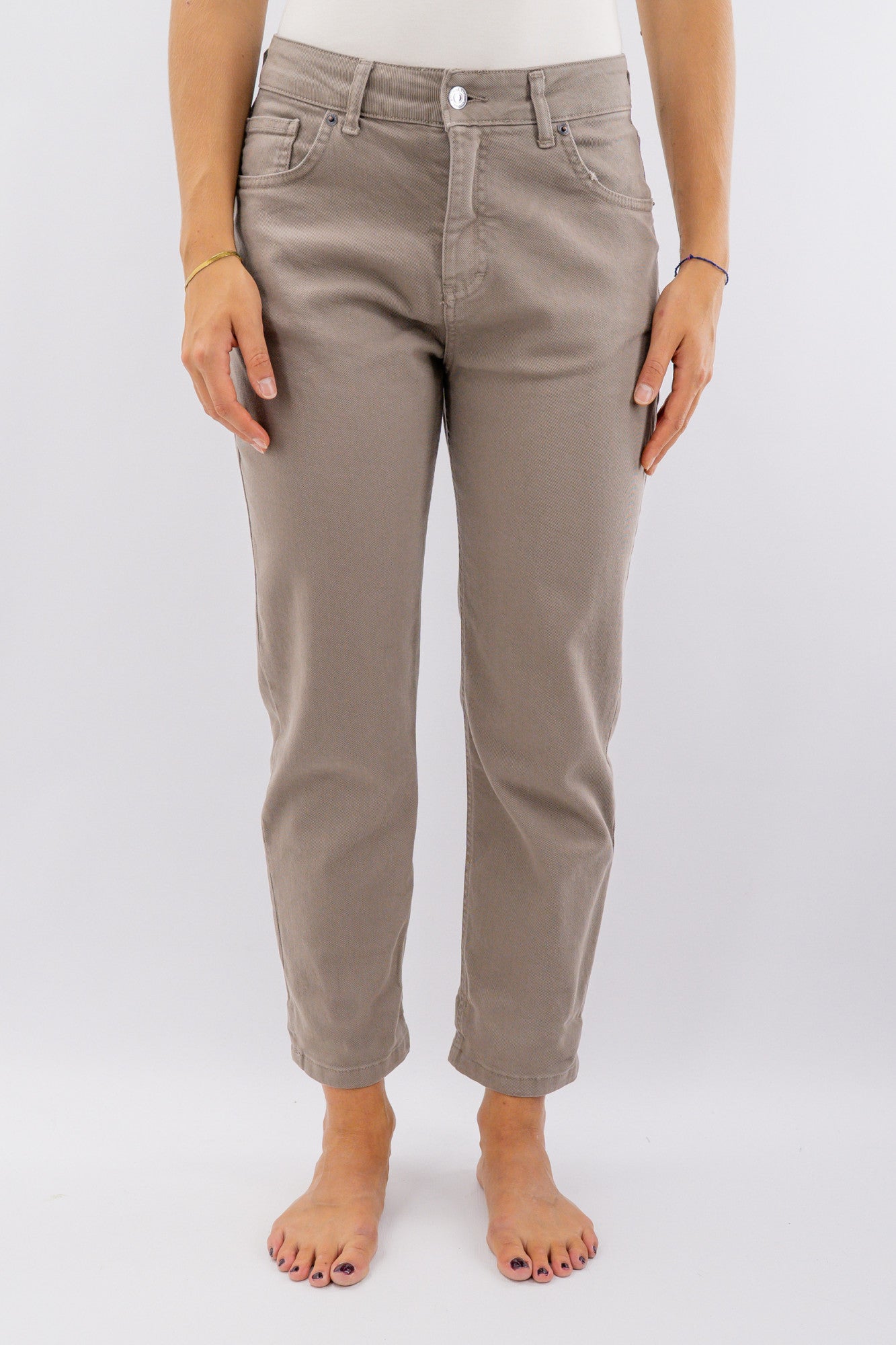 Pantaloni 5 tasche in twill stretch con fit dritto con x posteriore