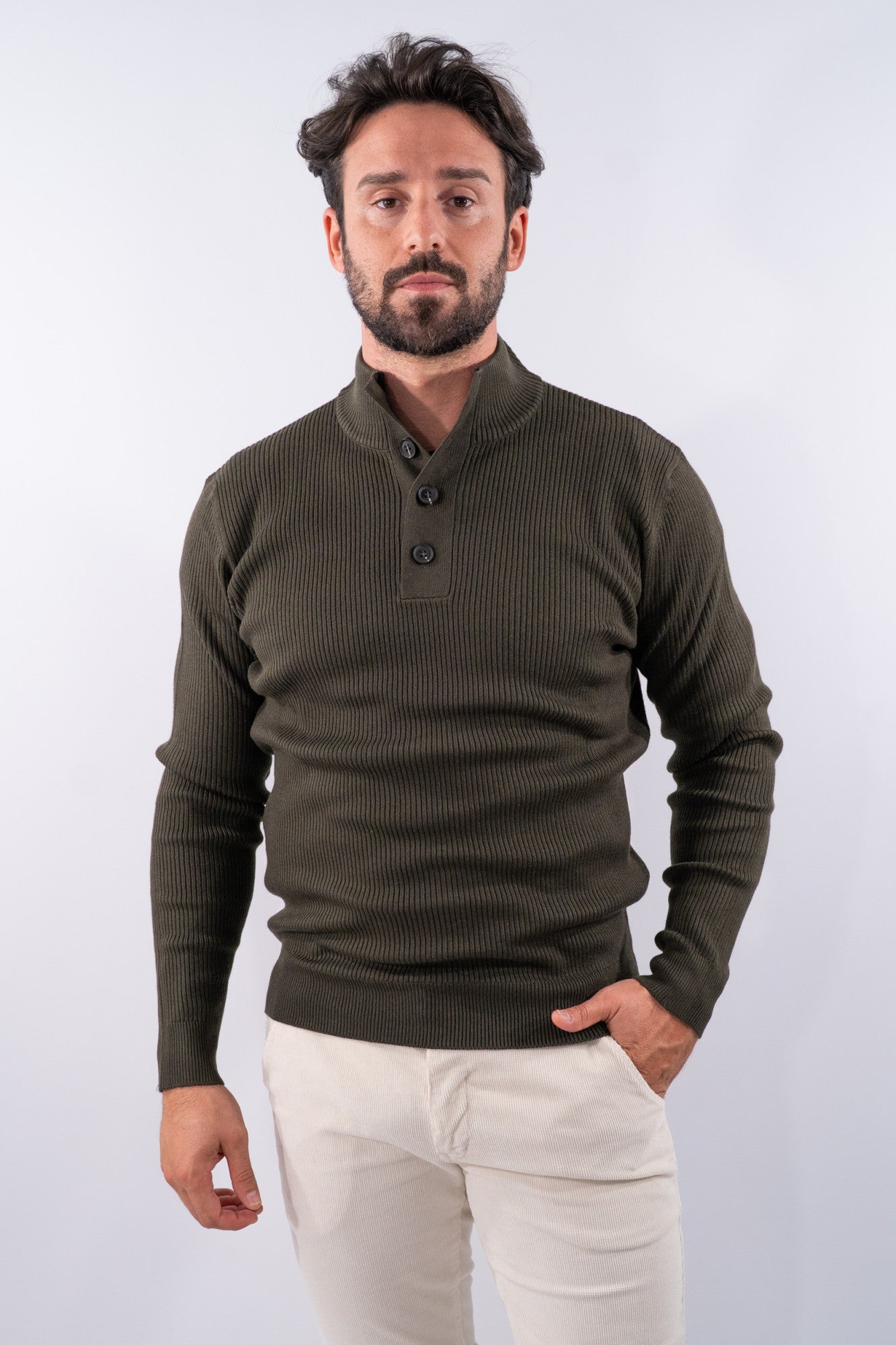 Maglia lupetto con lavorazione a costa e bottoni