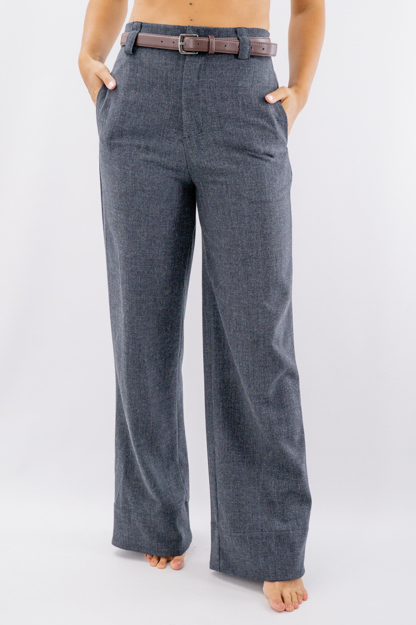 Pantaloni palazzo con cintura e vita alta