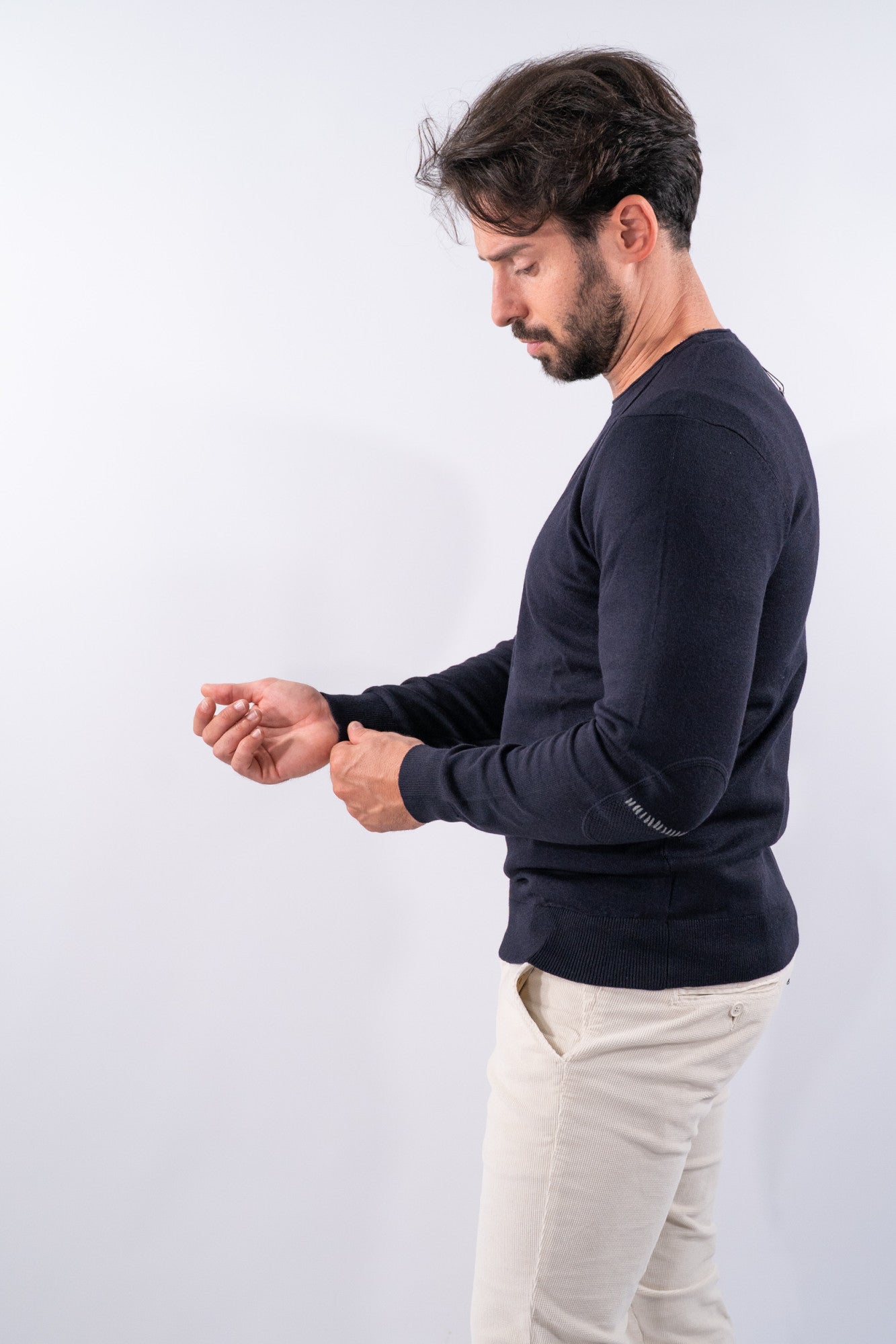 Maglia girocollo con toppe e ricamo decorativo