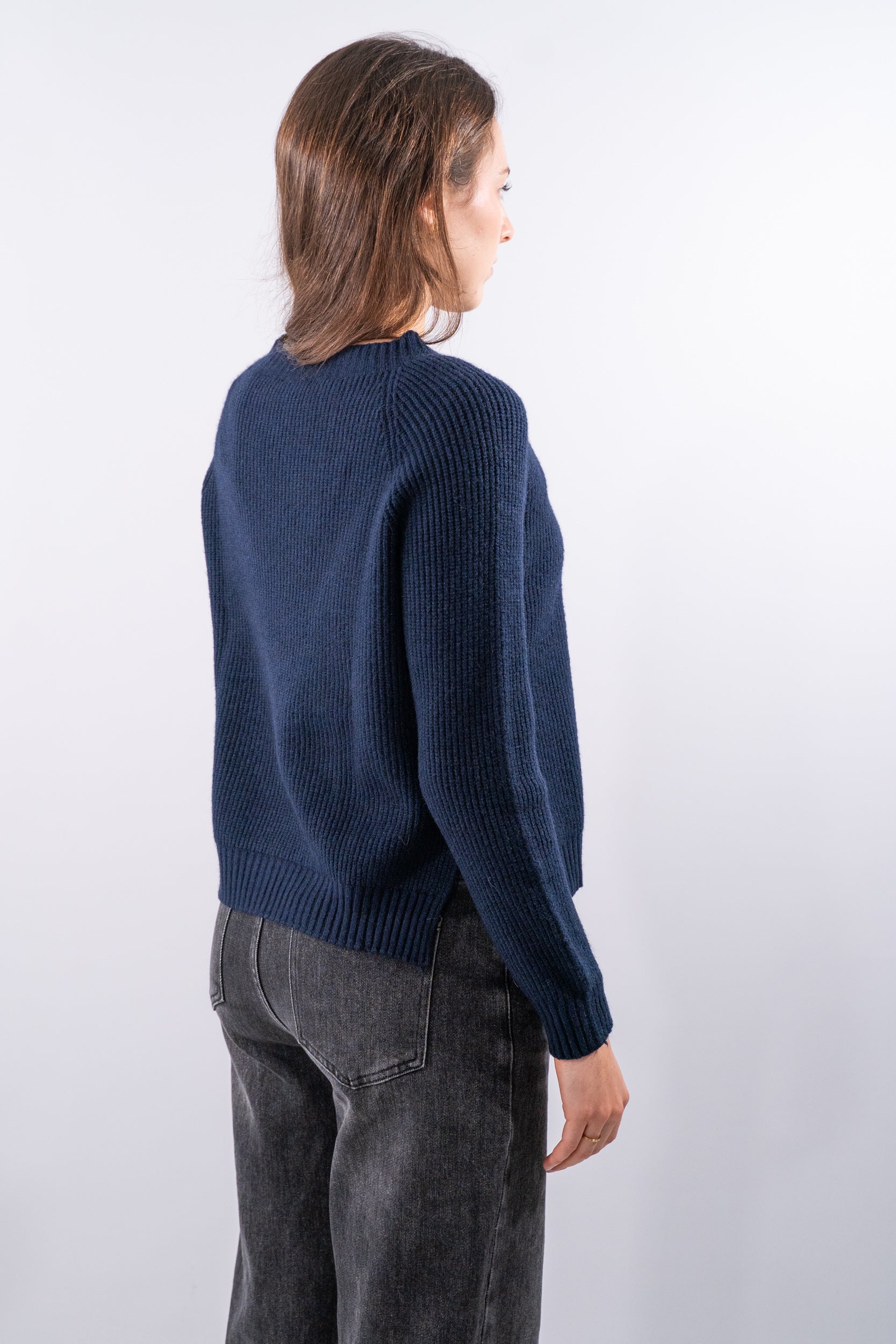 Maglia a coste con spacchi laterali