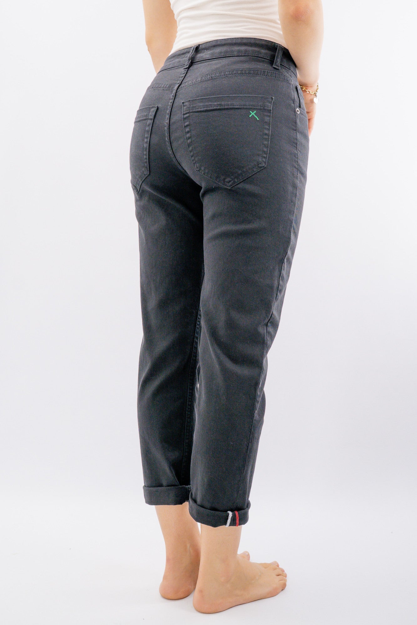 Pantaloni 5 tasche in twill stretch con fit dritto con x posteriore