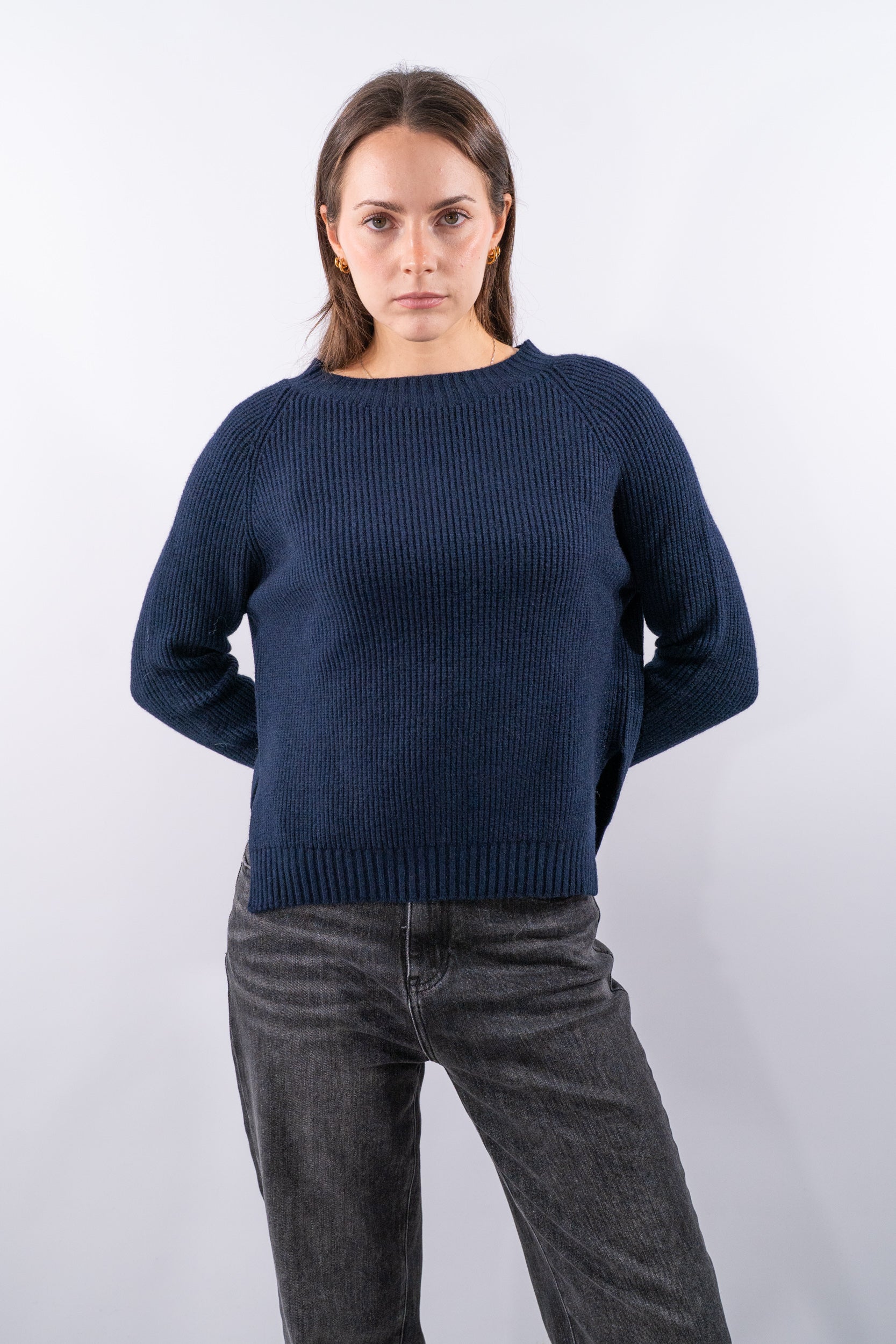 Maglia a coste con spacchi laterali