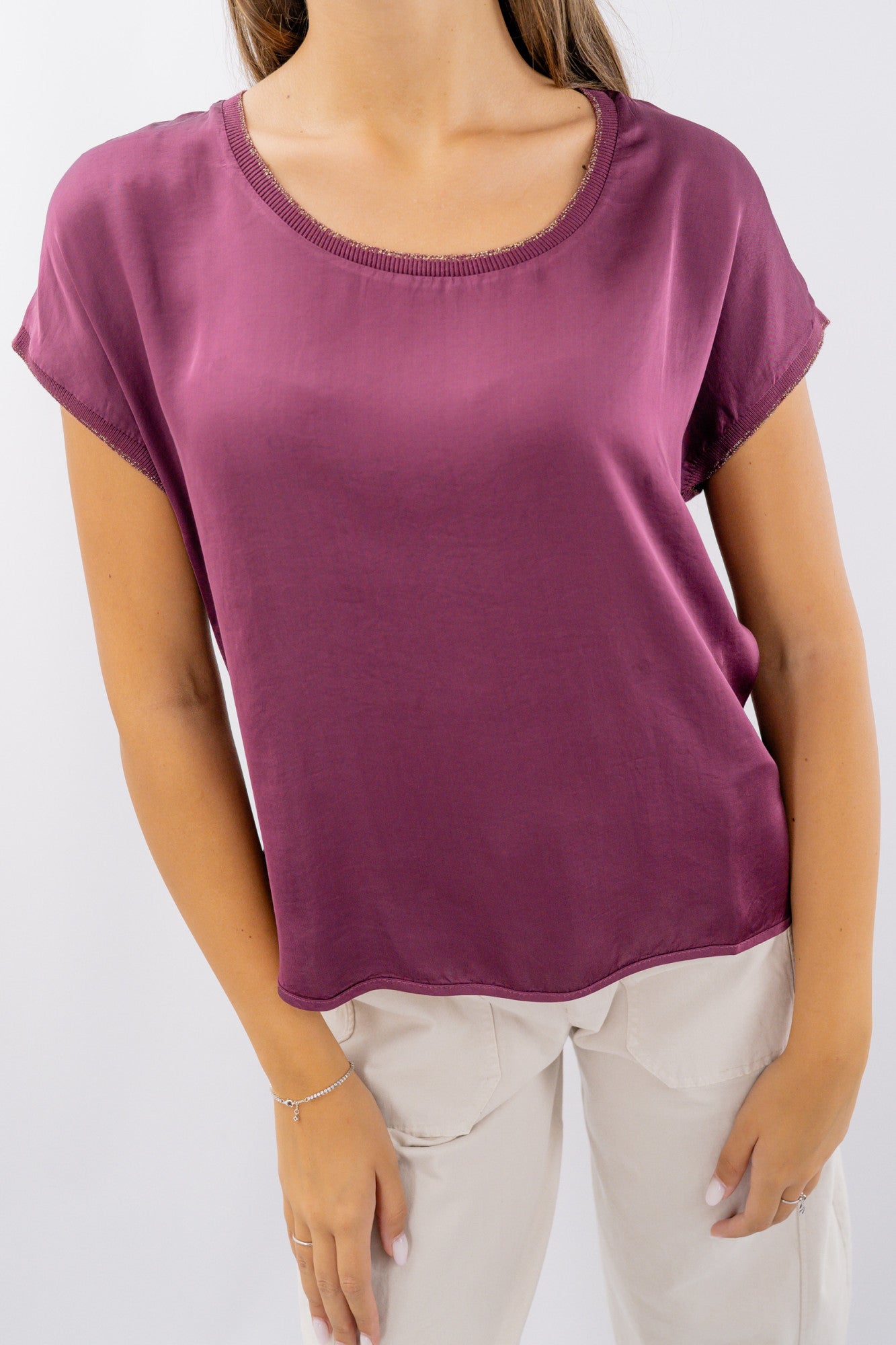 Blusa in viscosa ad effetto satinato con bordi lurex