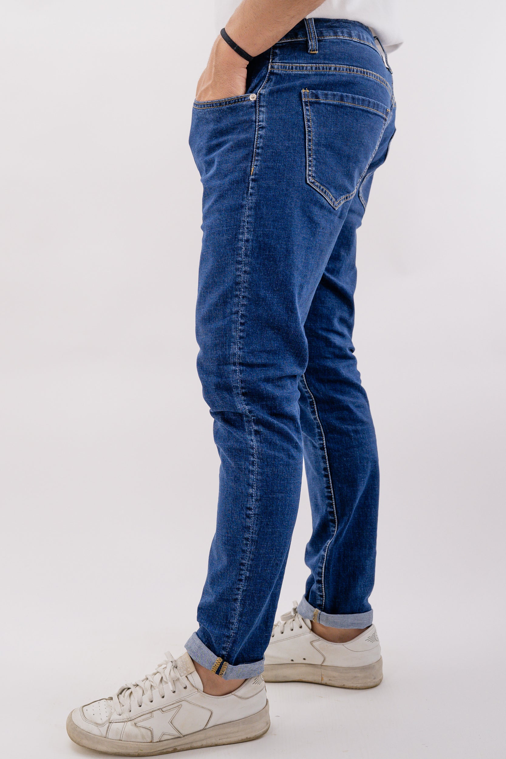 Jeans elasticizzato lavaggio scuro modello cinque tasche