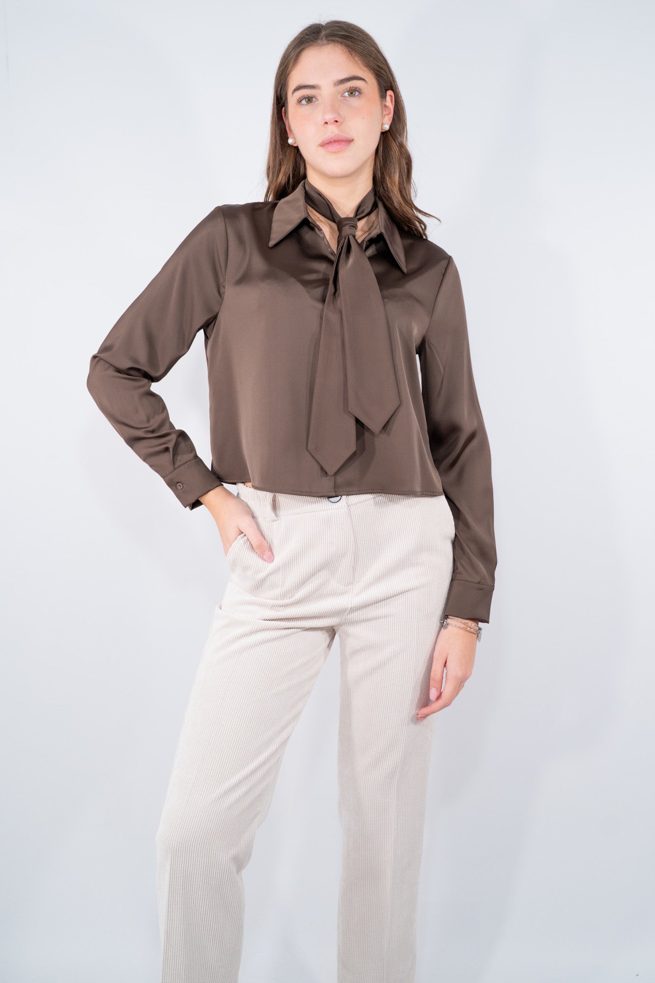 Camicia in raso con dettaglio cravatta annodabile