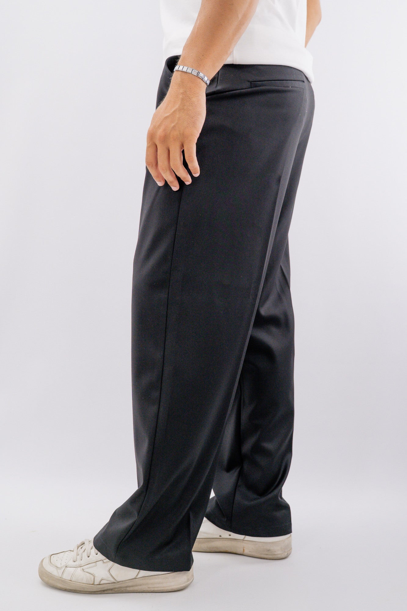 Pantalone a gamba ampia con linea giovane