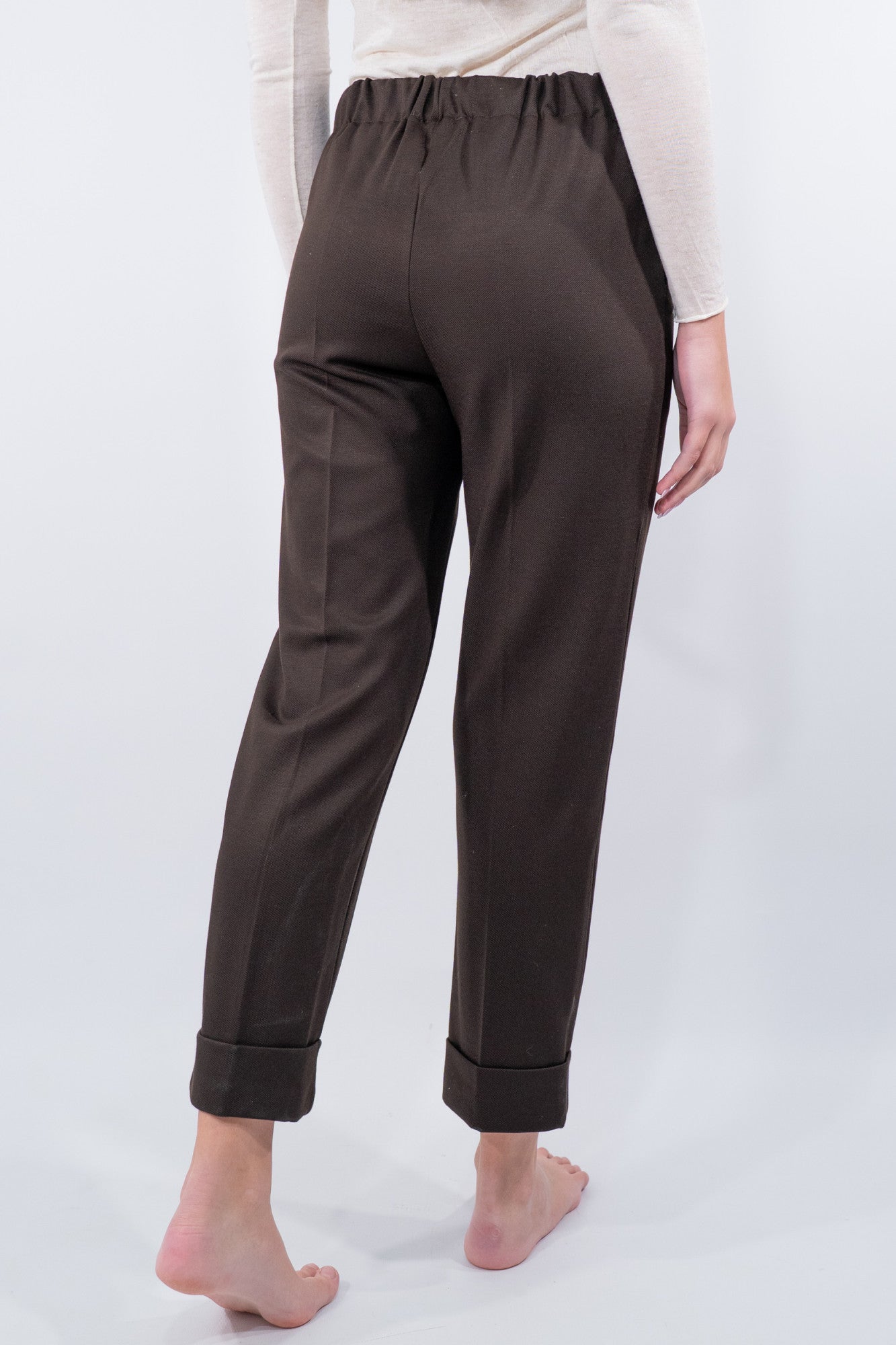 Pantalone con risvolto in punto Milano obliquo.