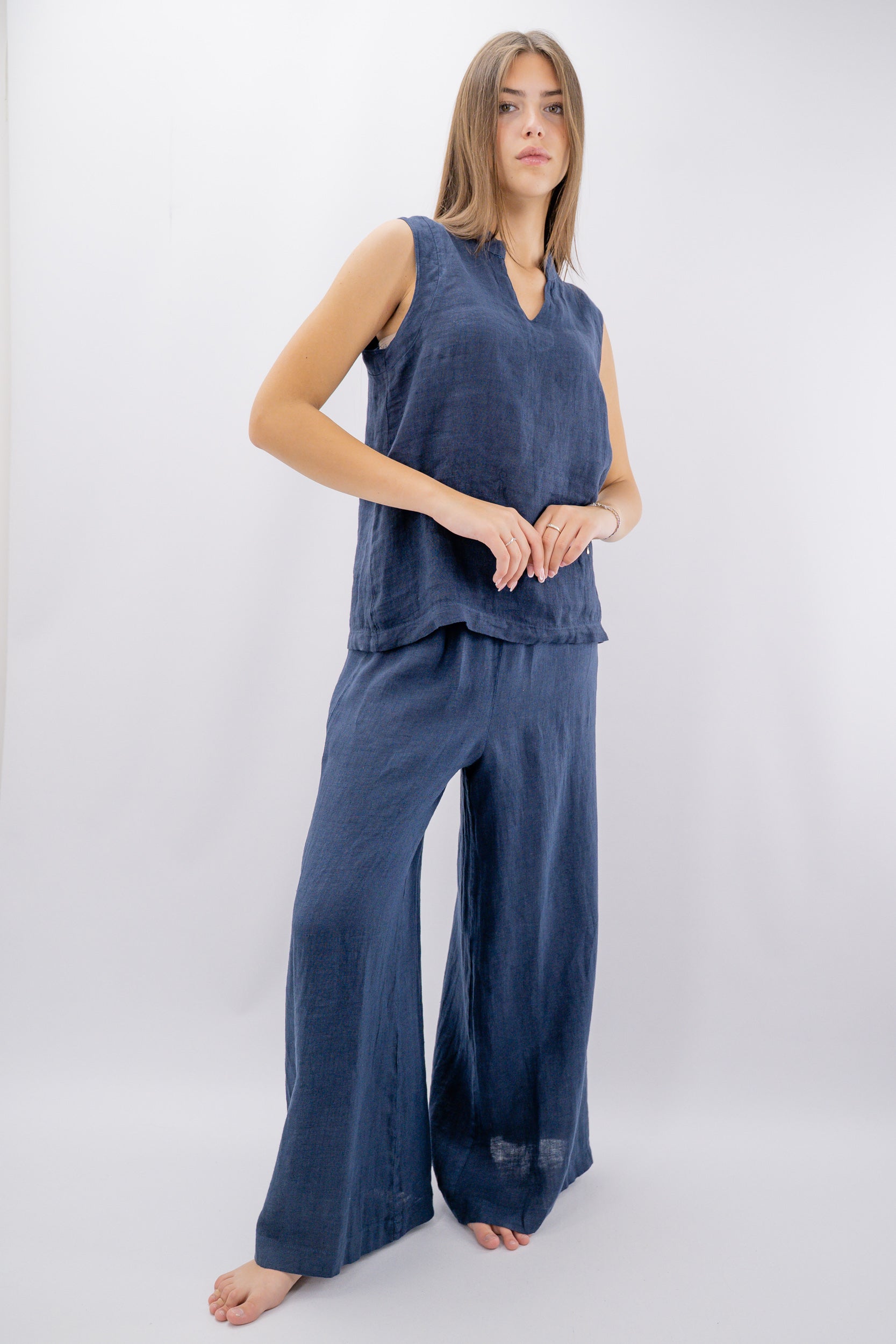 Pantalone ampio in lino con vita elasticizzata