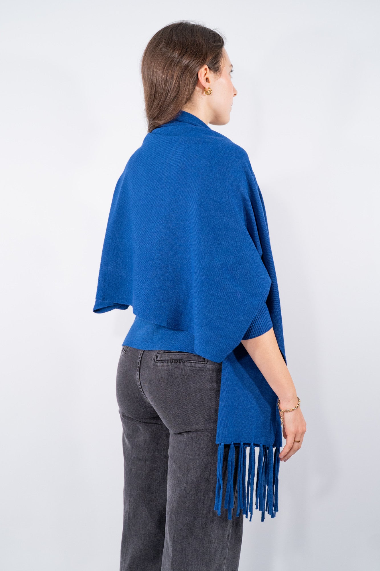 Cardigan aperto con frange e linea morbida