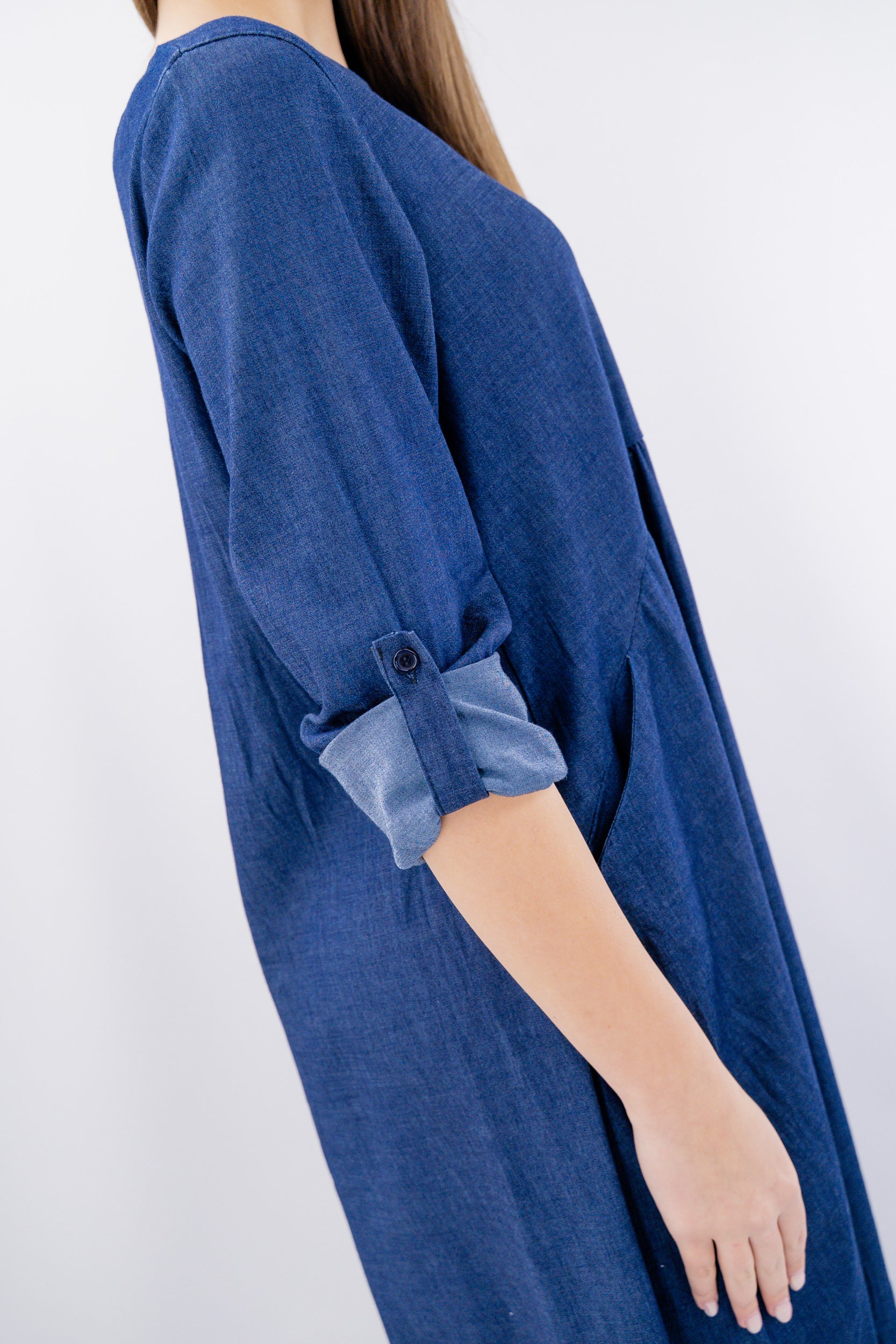 Abito midi in denim oversize con tasche laterali