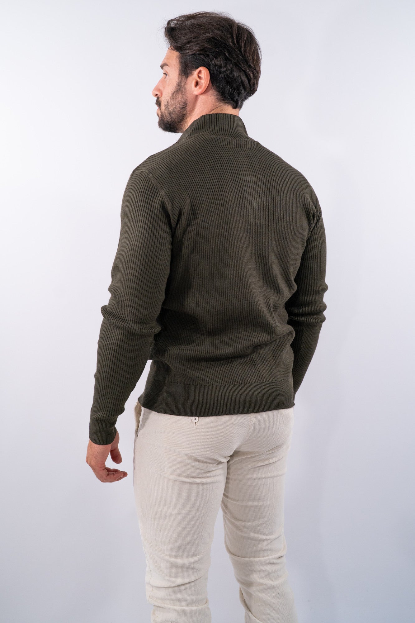 Maglia lupetto con lavorazione a costa e bottoni