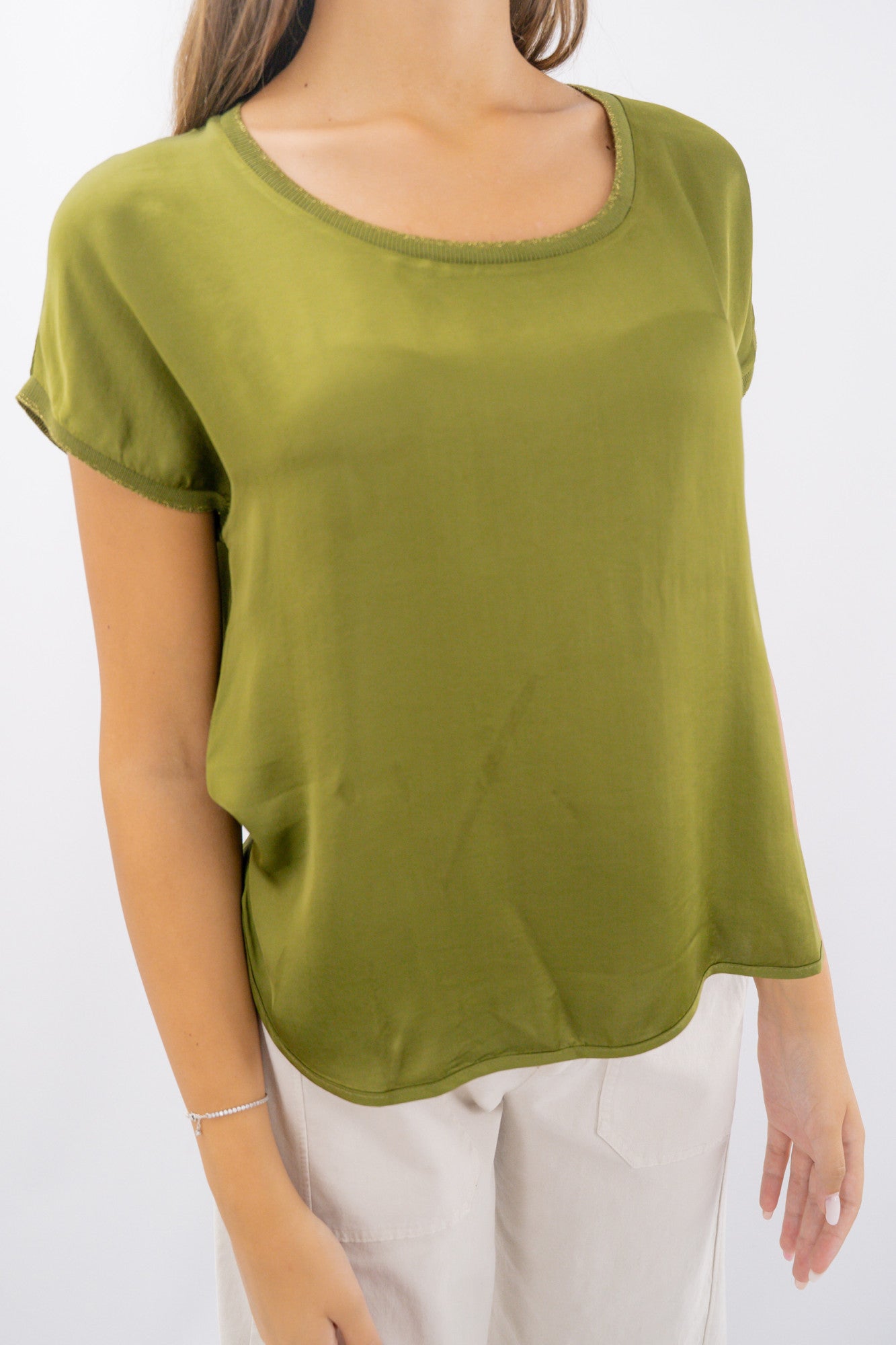 Blusa in viscosa ad effetto satinato con bordi lurex