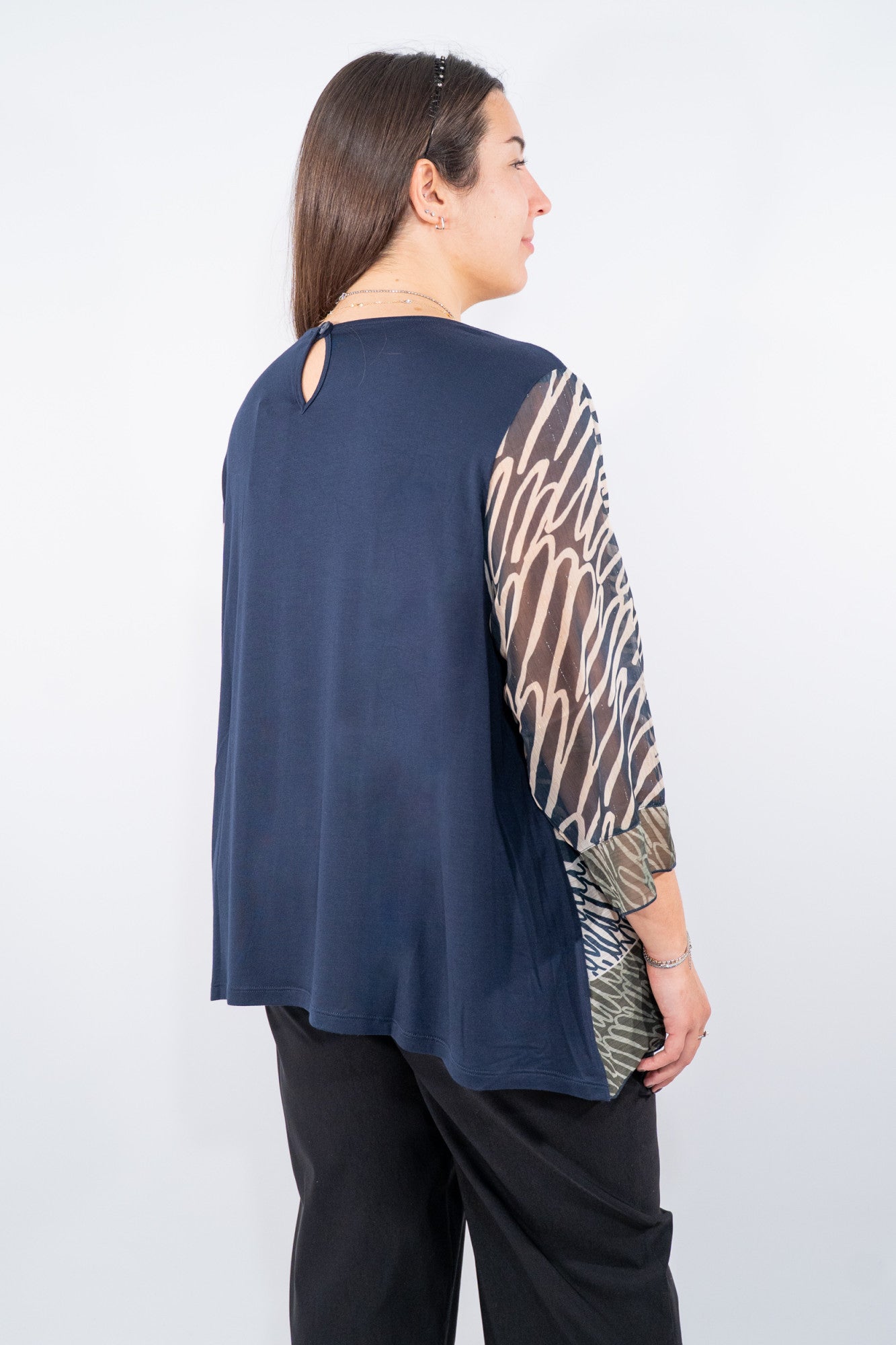 Blusa oversize con fantasia astratta