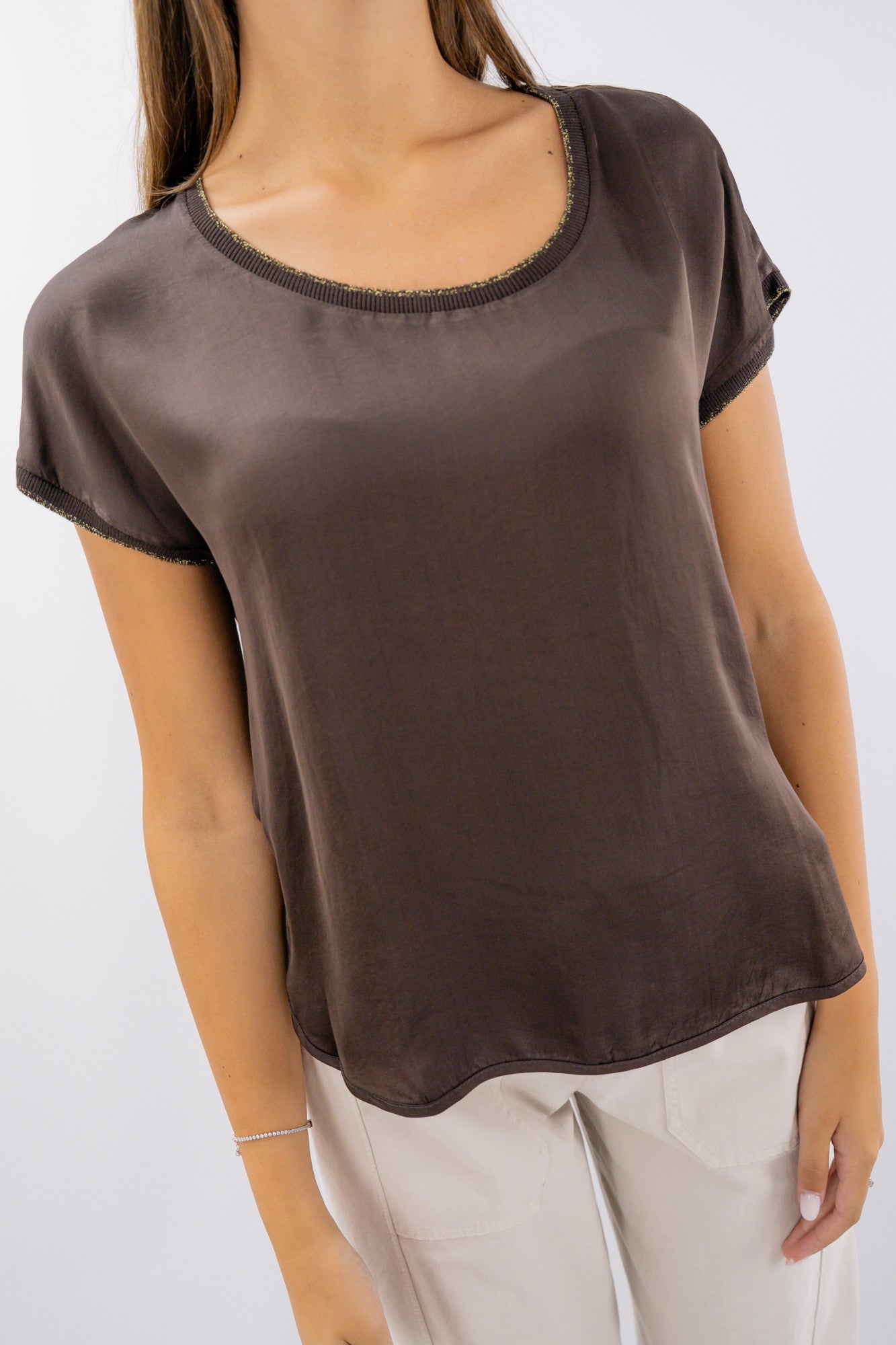 Blusa in viscosa ad effetto satinato con bordi lurex