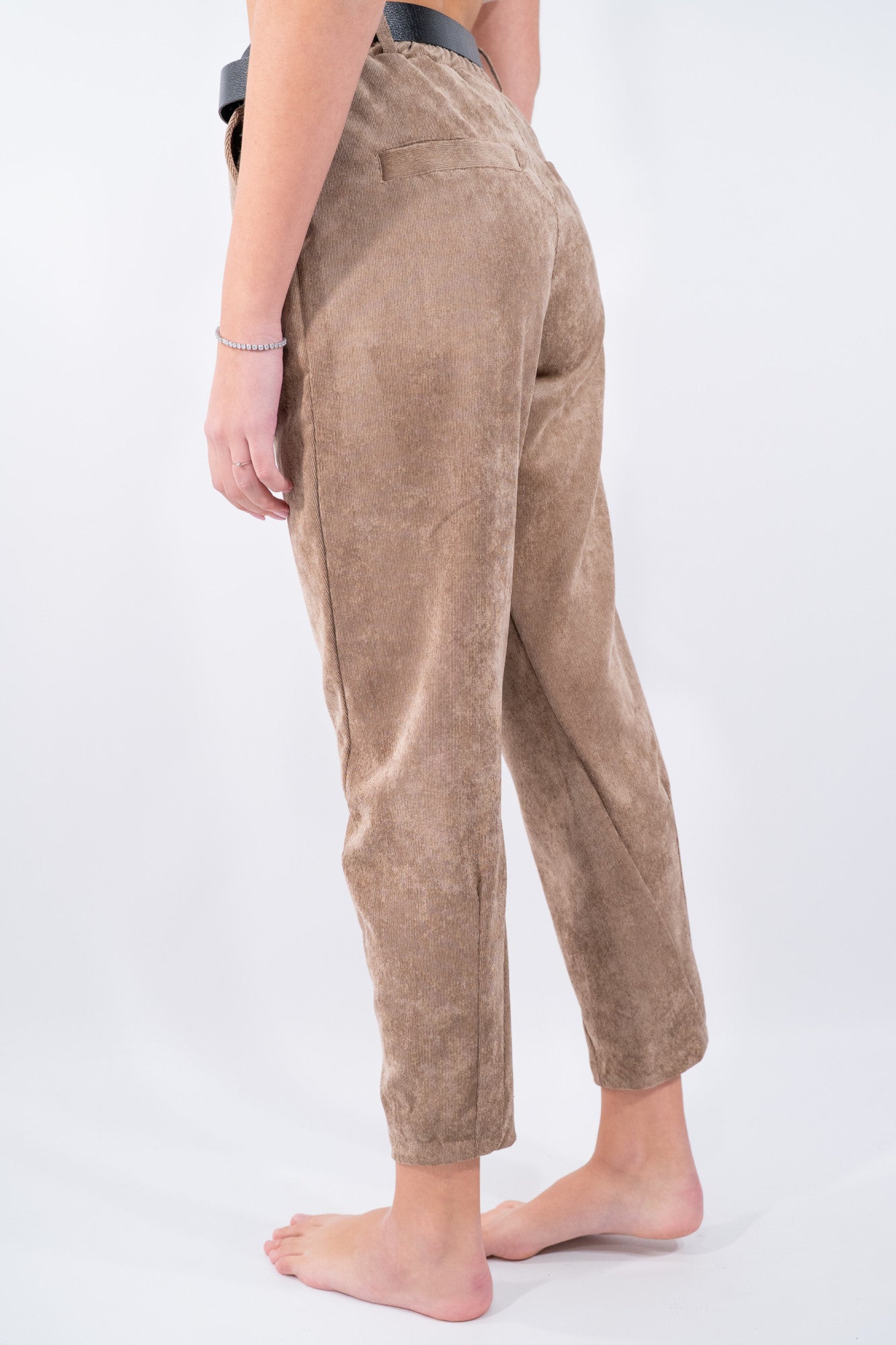 Pantalone simil-ovetto millerighe in ciniglia con elastico e pinces