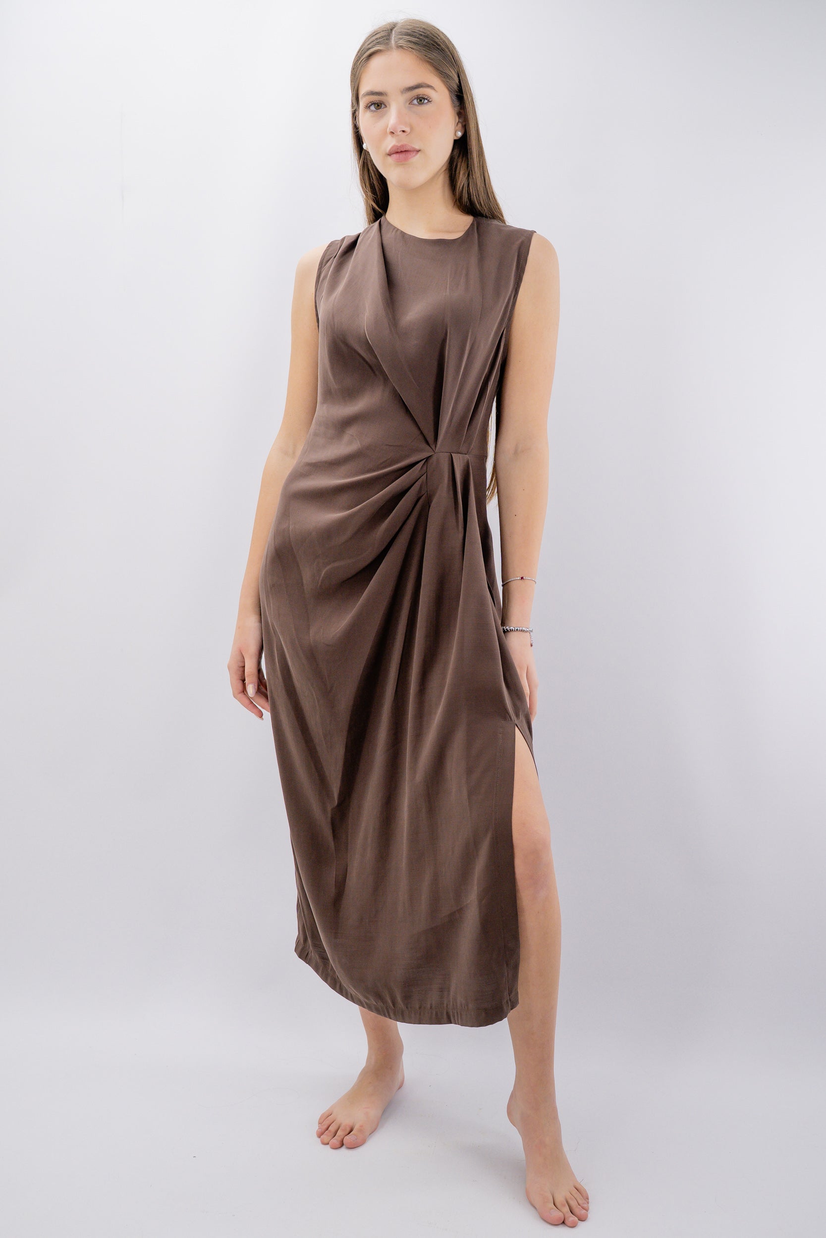 Abito midi con drappeggio laterale e spacco