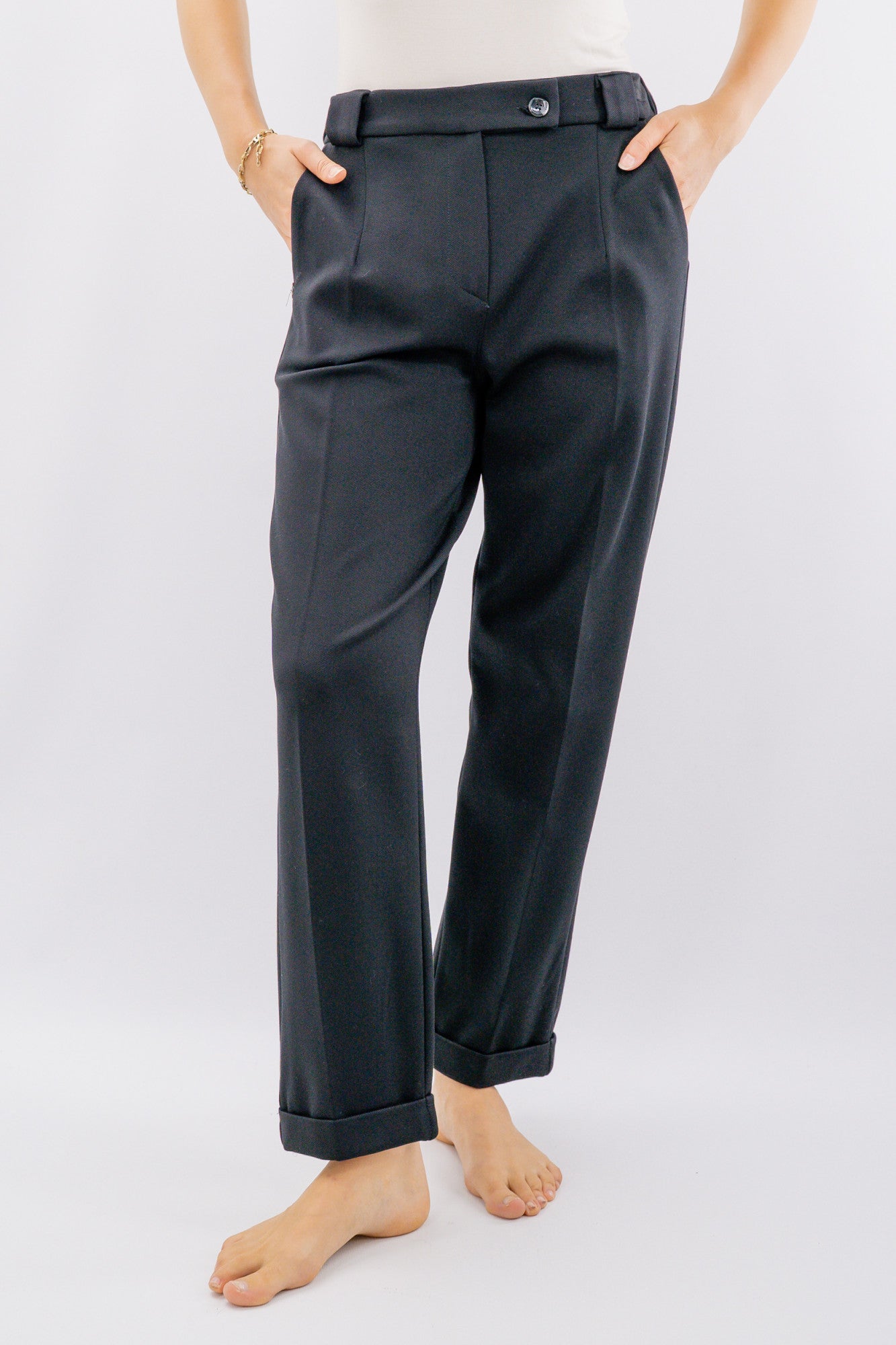 Pantalone con risvolto sul fondo