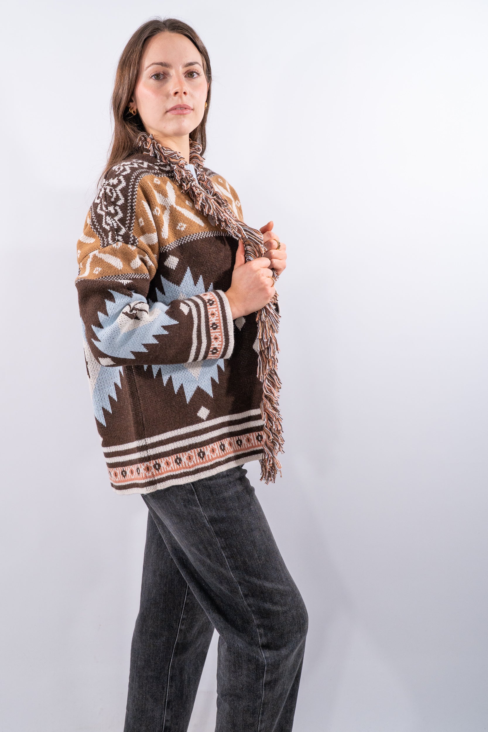 Cardigan aperto sciallato con frange