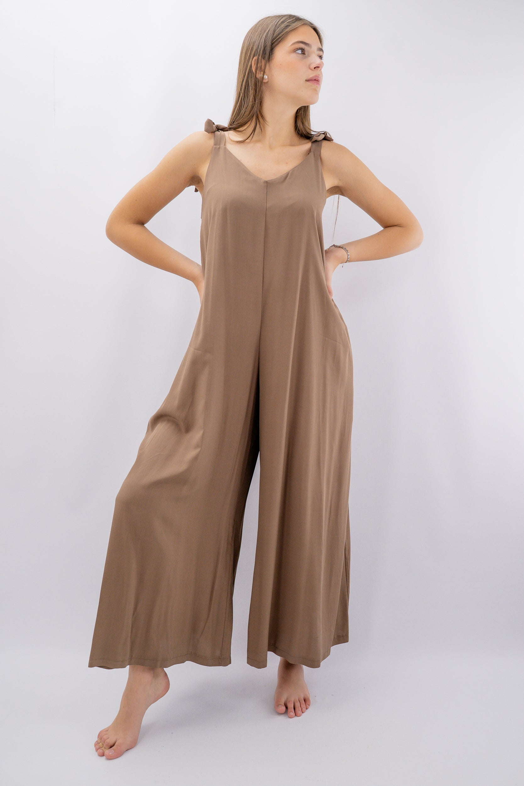 Tuta ampia con spalline annodabili