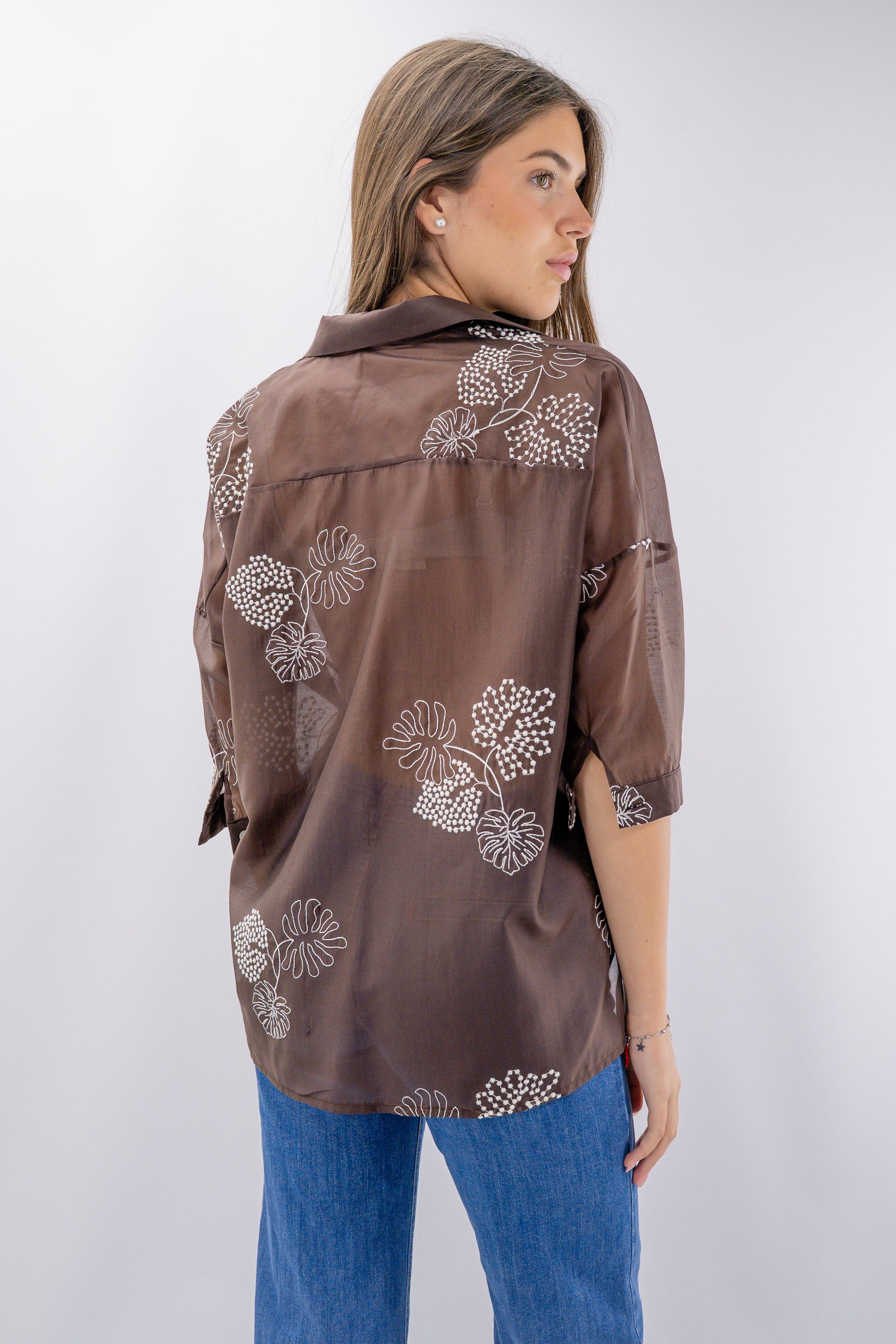 Camicia ampia in voile ricamata
